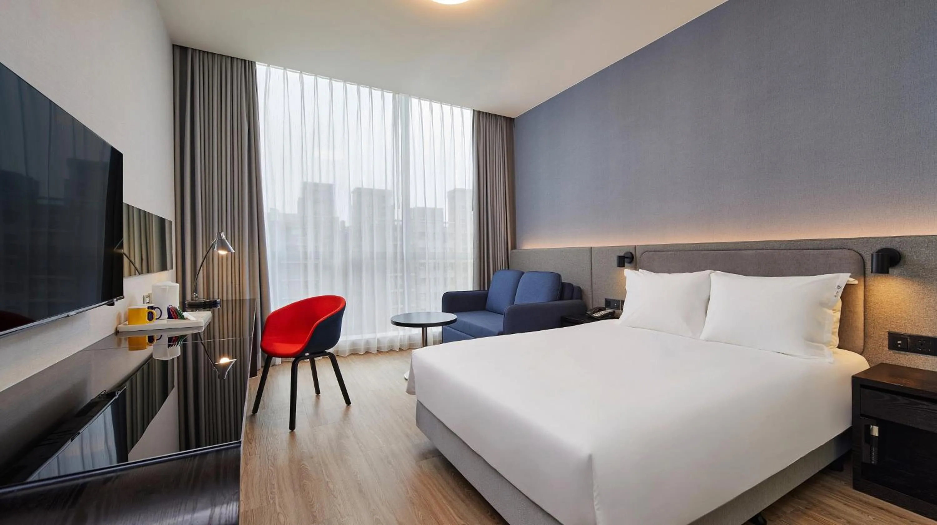 Photo of the whole room, Bed in Holiday Inn Express Taichung Park by IHG