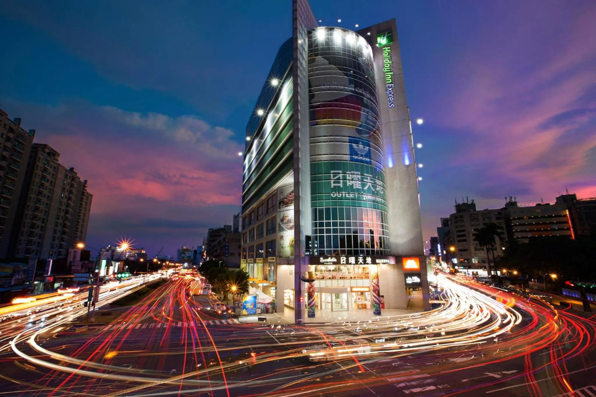 Property building in Holiday Inn Express Taichung Park by IHG