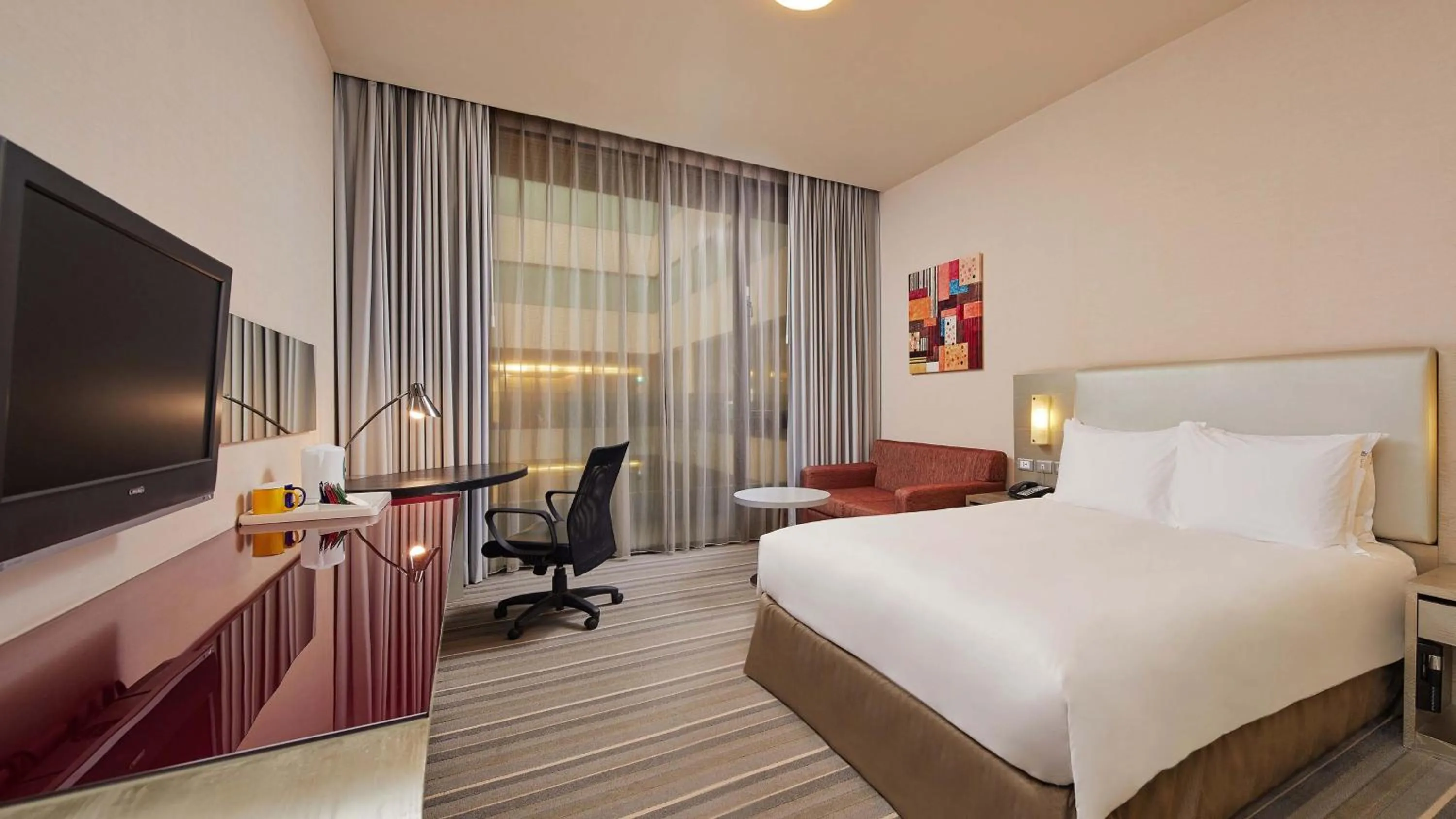 Photo of the whole room, Bed in Holiday Inn Express Taichung Park by IHG