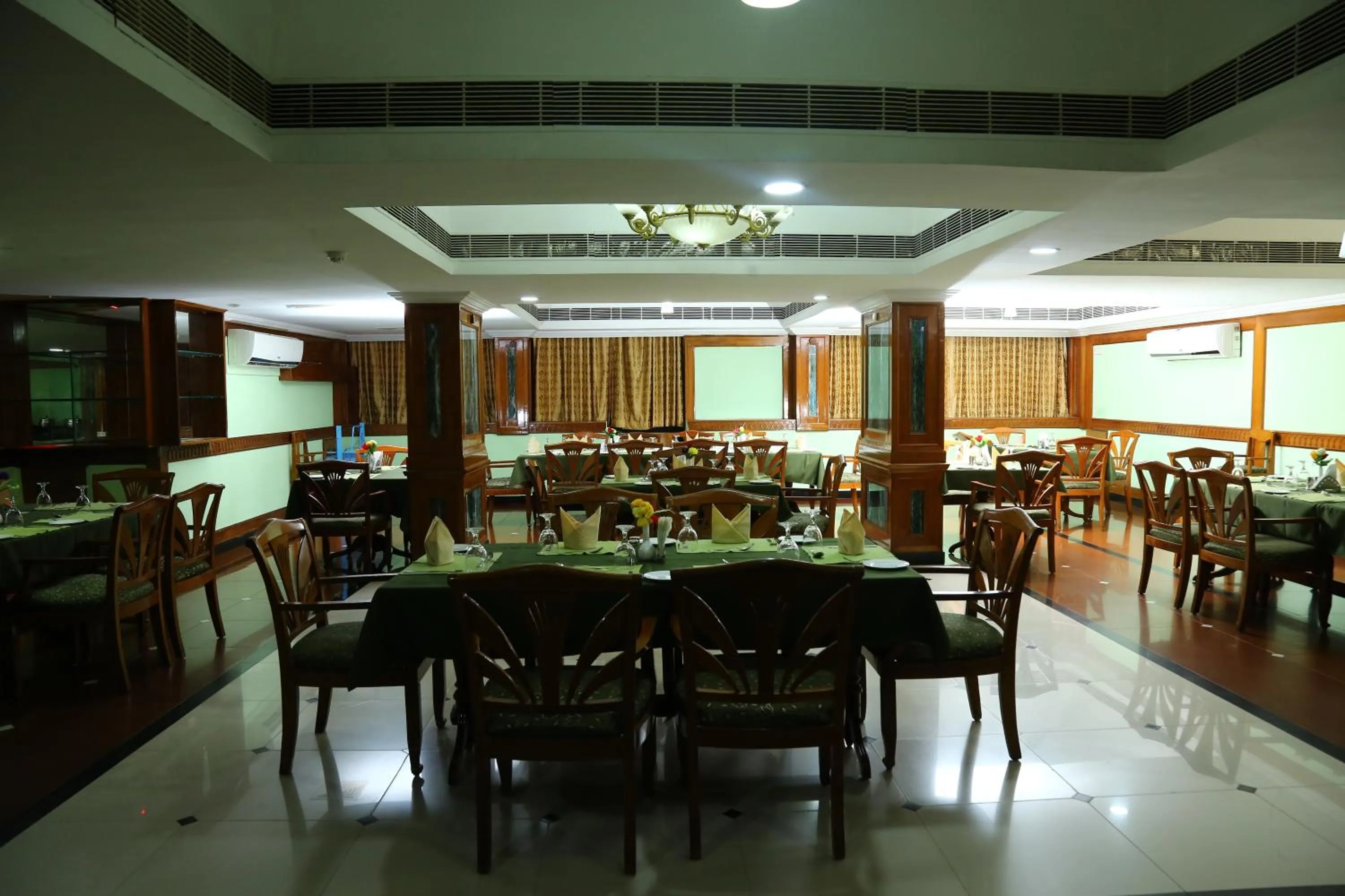 Restaurant/places to eat in Mayura Residency