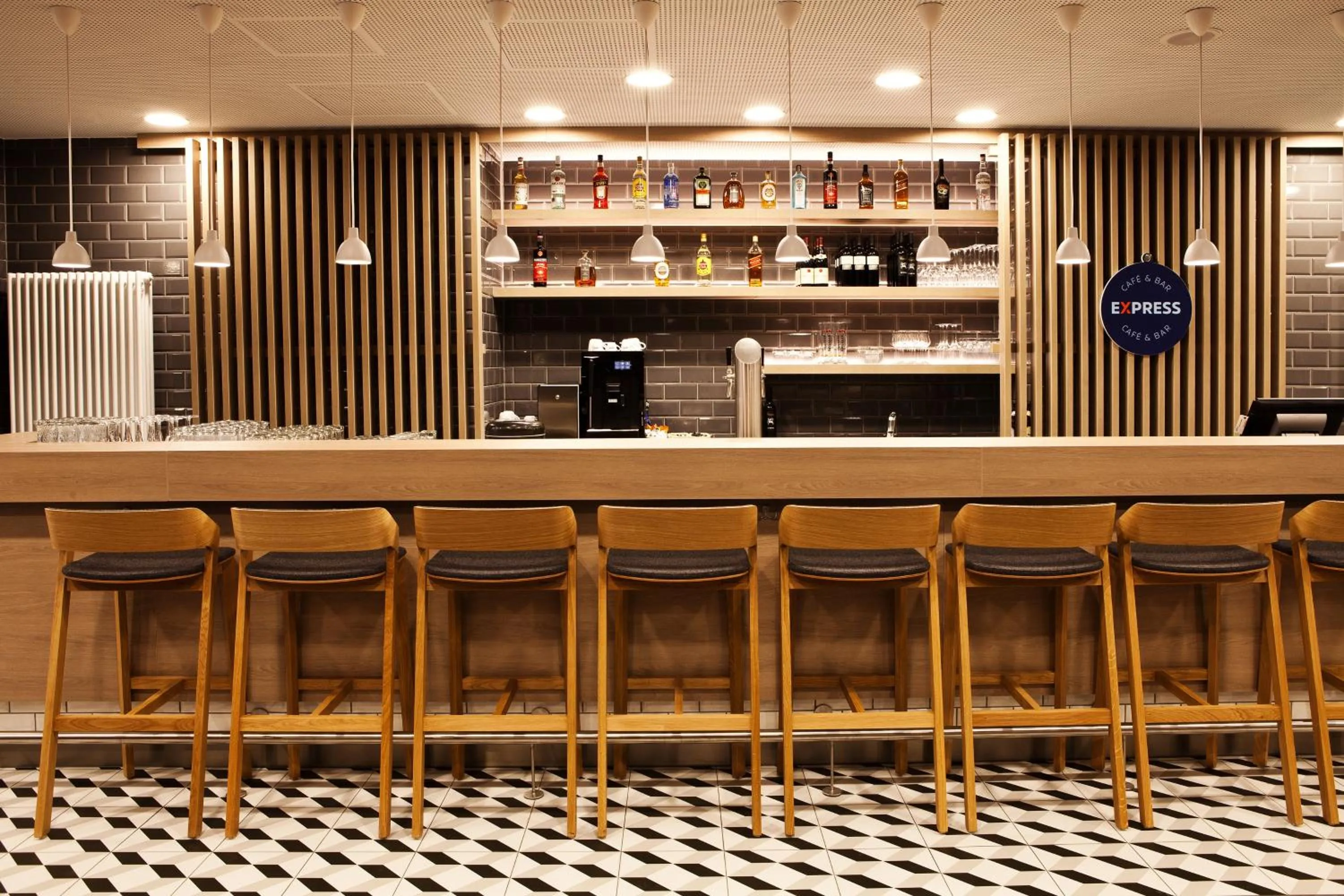 Lounge or bar in Holiday Inn Express - Mülheim - Ruhr by IHG