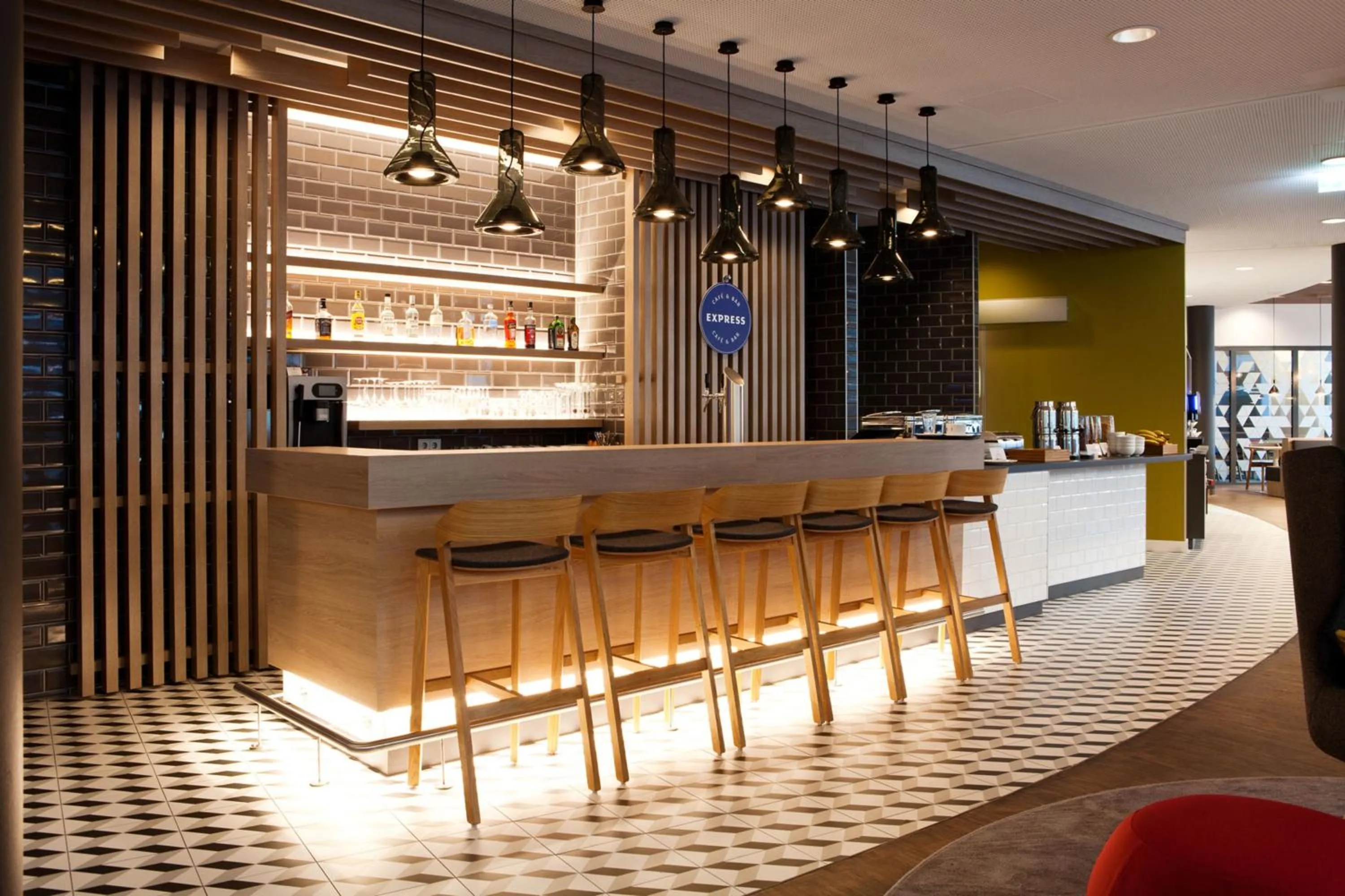 Lounge or bar in Holiday Inn Express - Mülheim - Ruhr by IHG