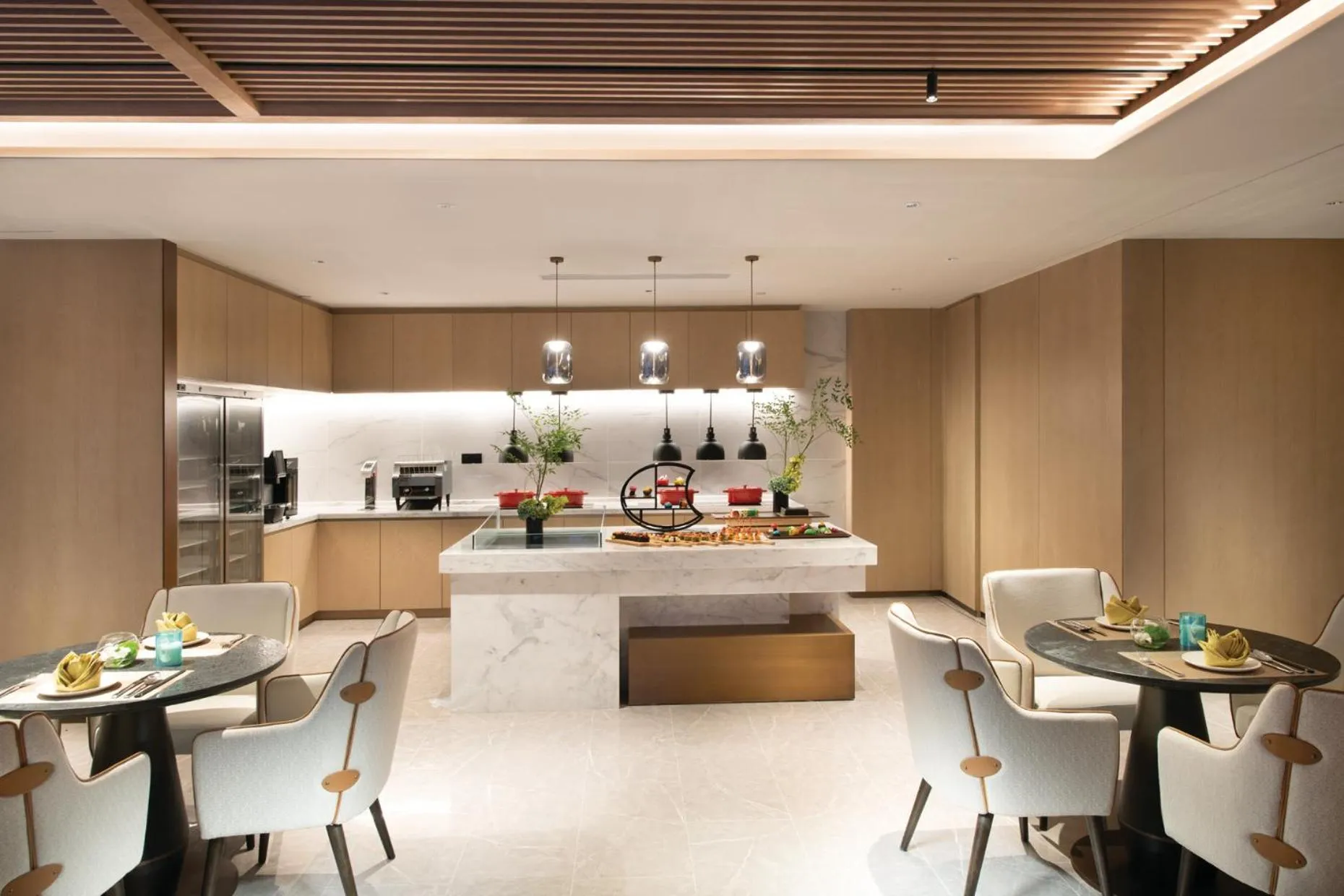 Restaurant/places to eat in Crowne Plaza Zunhua Hot Spring Town by IHG