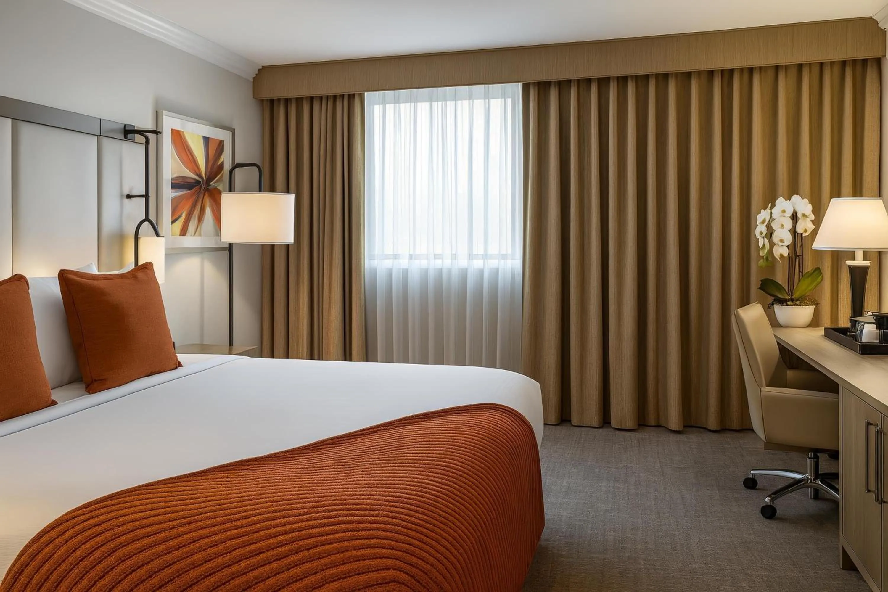 Bedroom, Bed in Ontario Airport Hotel & Conference Center