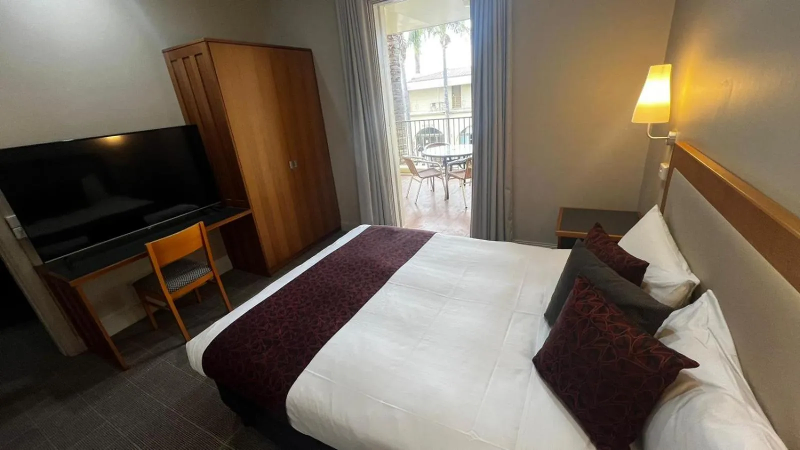 Bed in Quality Hotel Mildura Grand