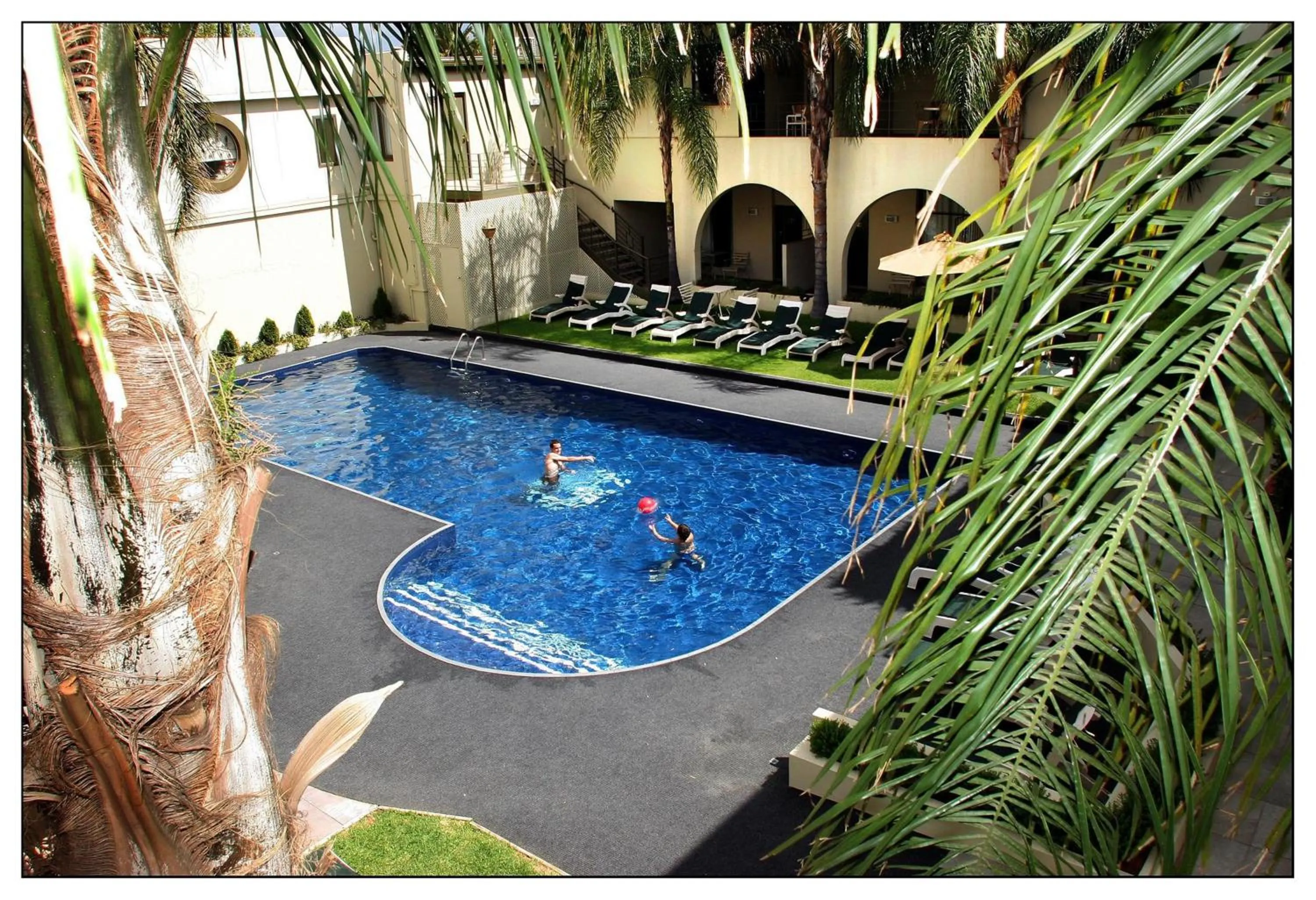 Swimming pool in Quality Hotel Mildura Grand