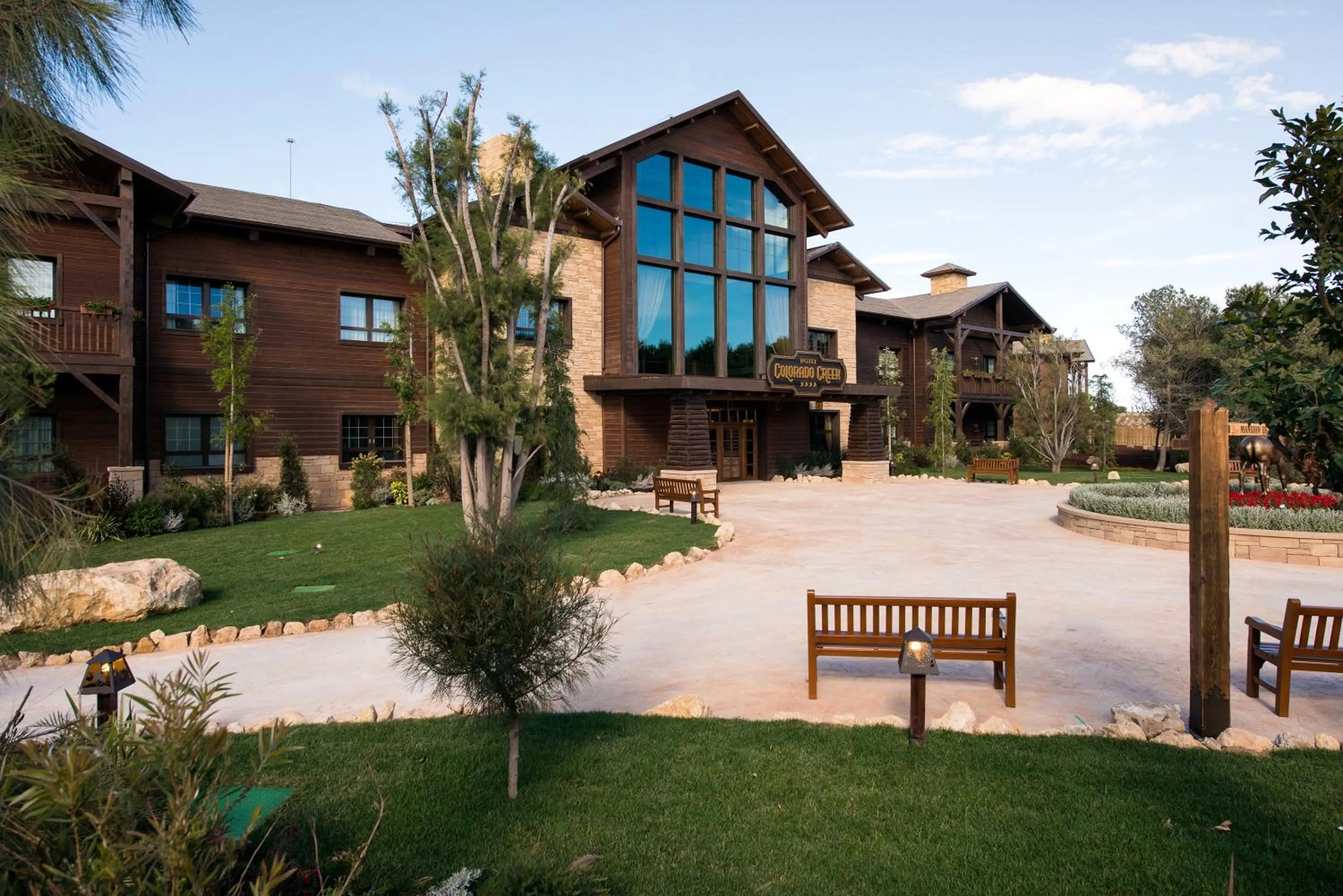 Property building in PortAventura Hotel Colorado Creek - Includes unlimited access to PortAventura Park & 1 access to Ferrari Land