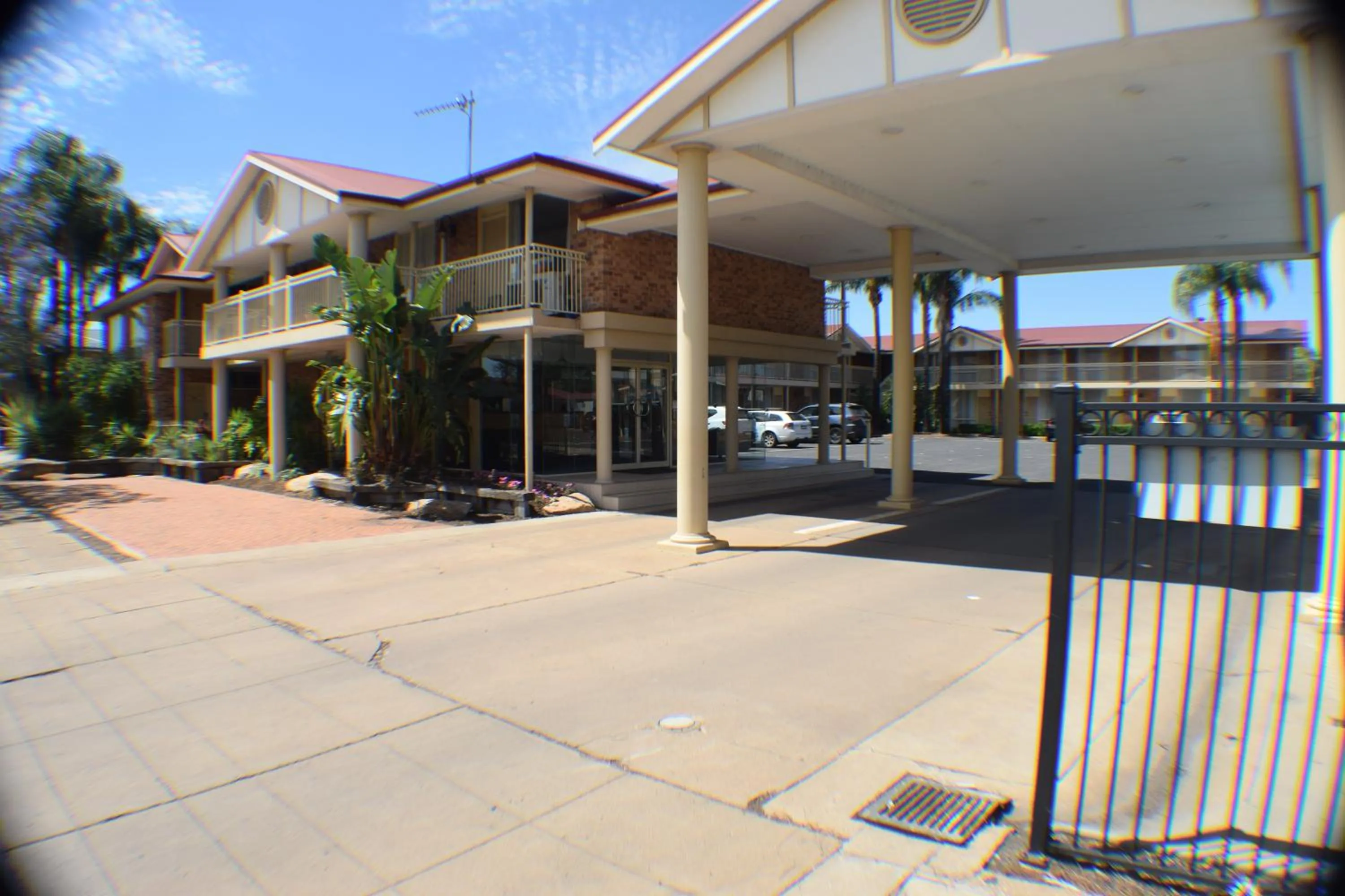 Property building in The Oxley Motel Dubbo