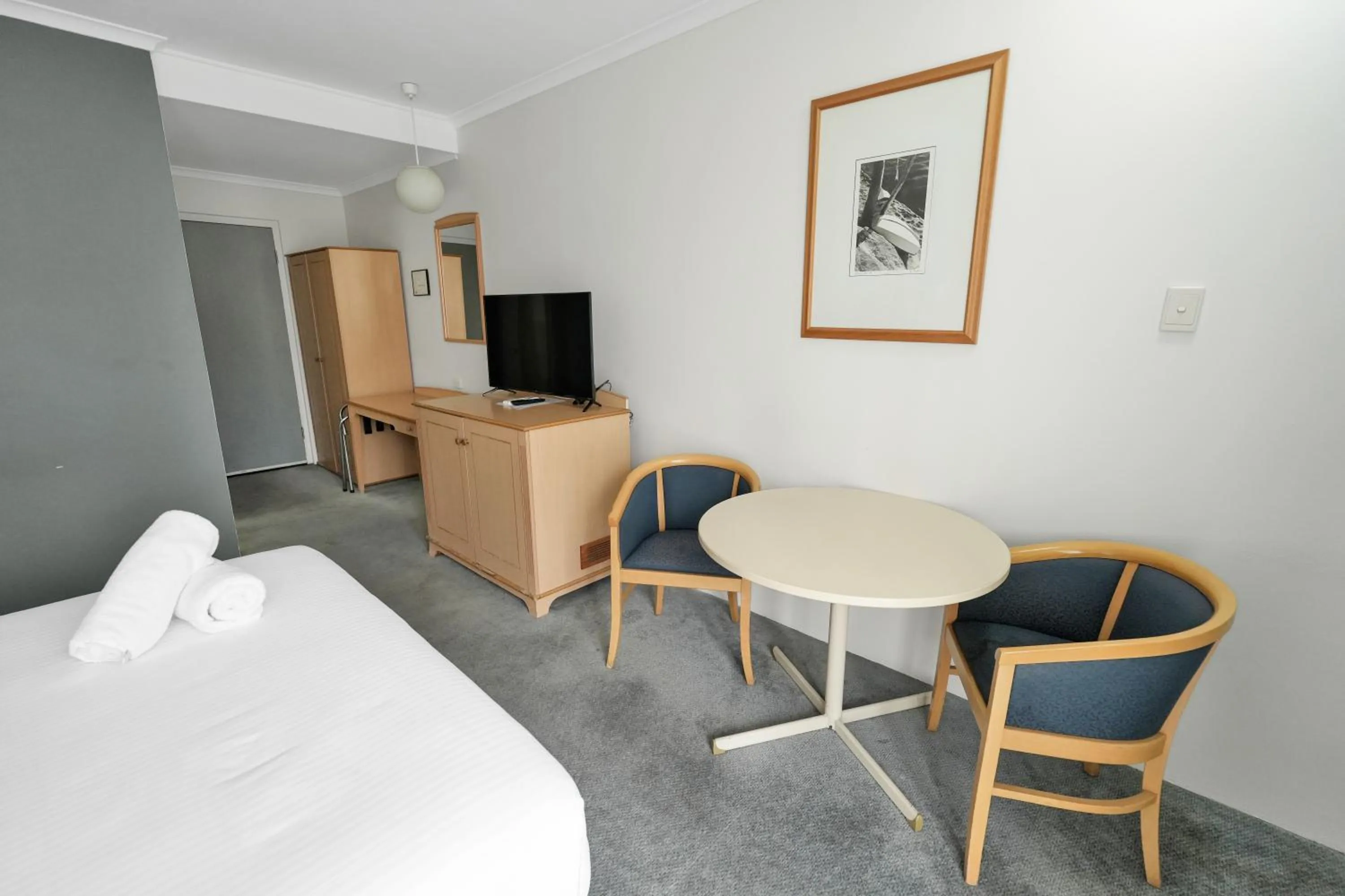 Photo of the whole room, Bed in The Oxley Motel Dubbo