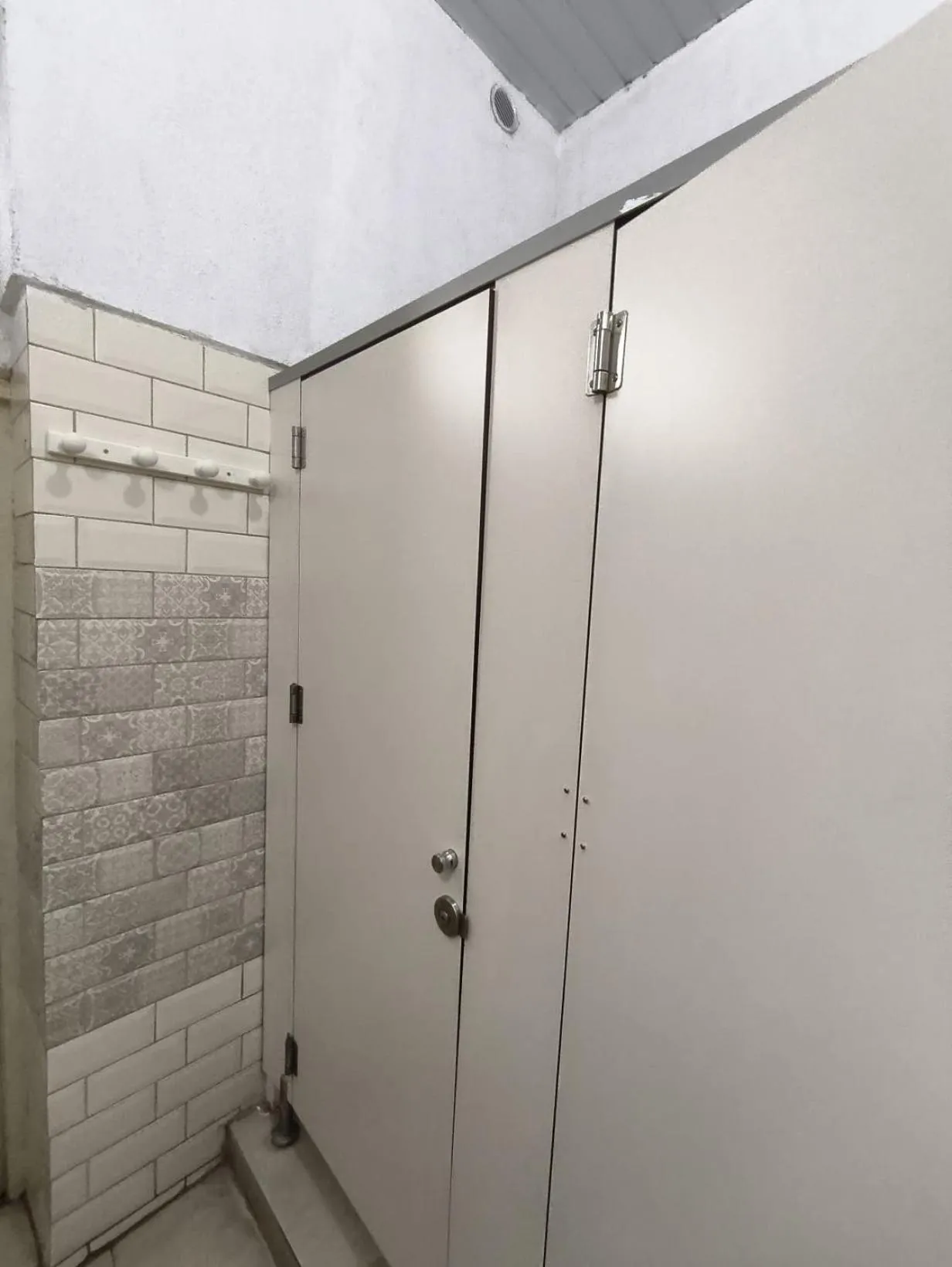 Shower in Antique Hostel