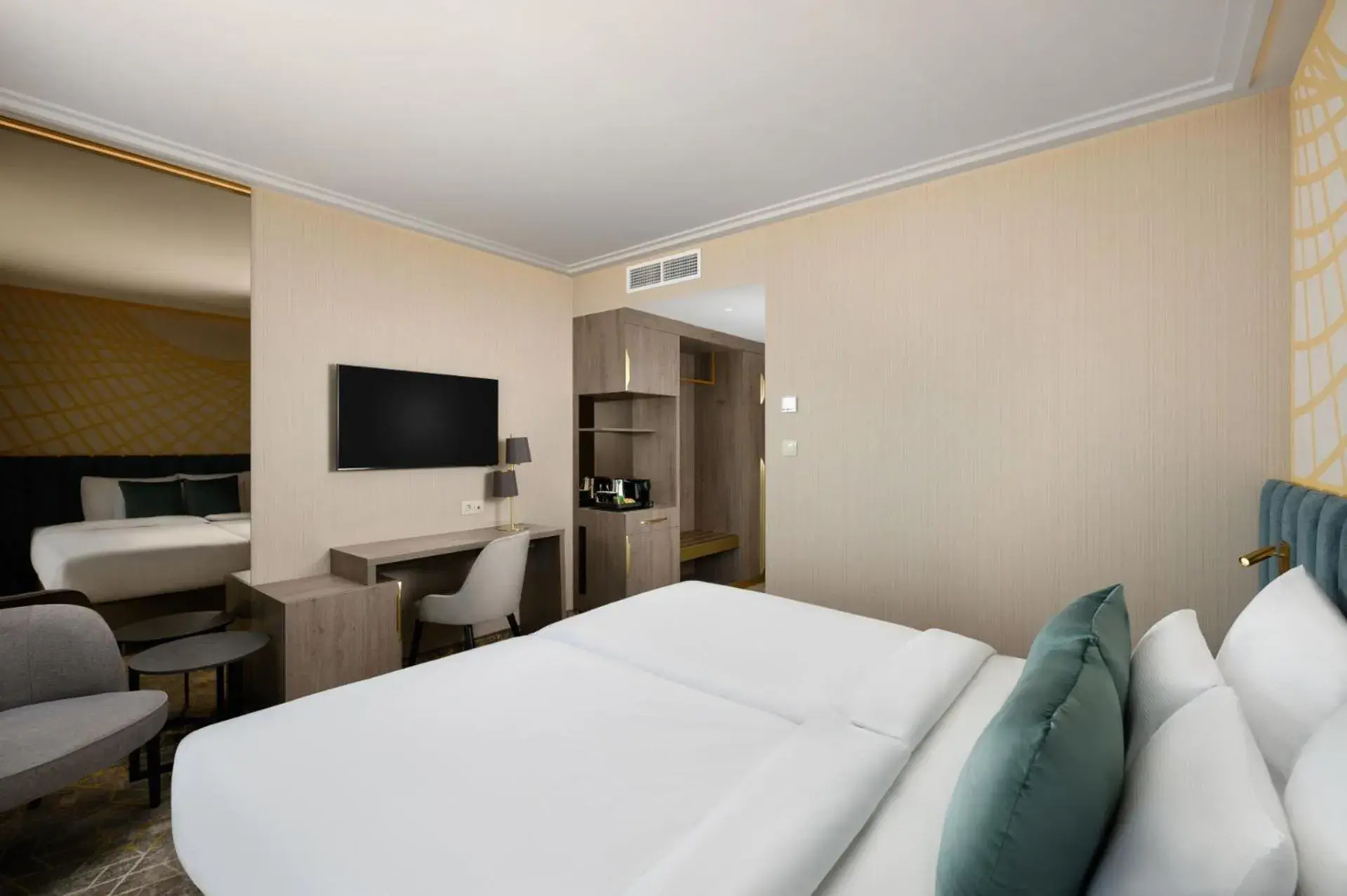 Superior Twin Room with Lake View in Kenese Bay Garden Resort & Conference Superior Twin Room with Lake View in Kenese Bay Garden Resort & Conference