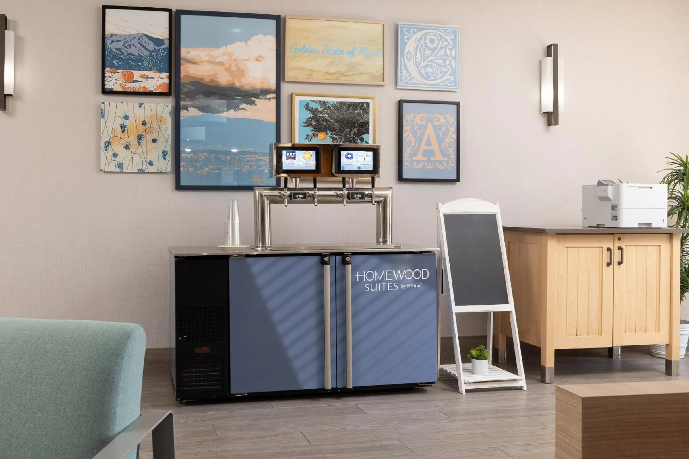 Lounge or bar in Homewood Suites by Hilton Ontario Rancho Cucamonga