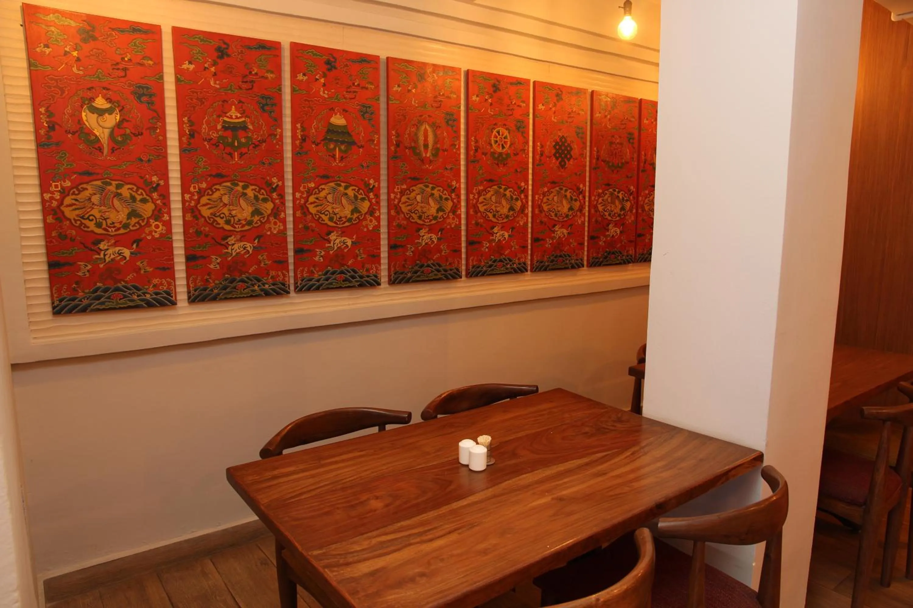 Restaurant/places to eat in Potala Guest House