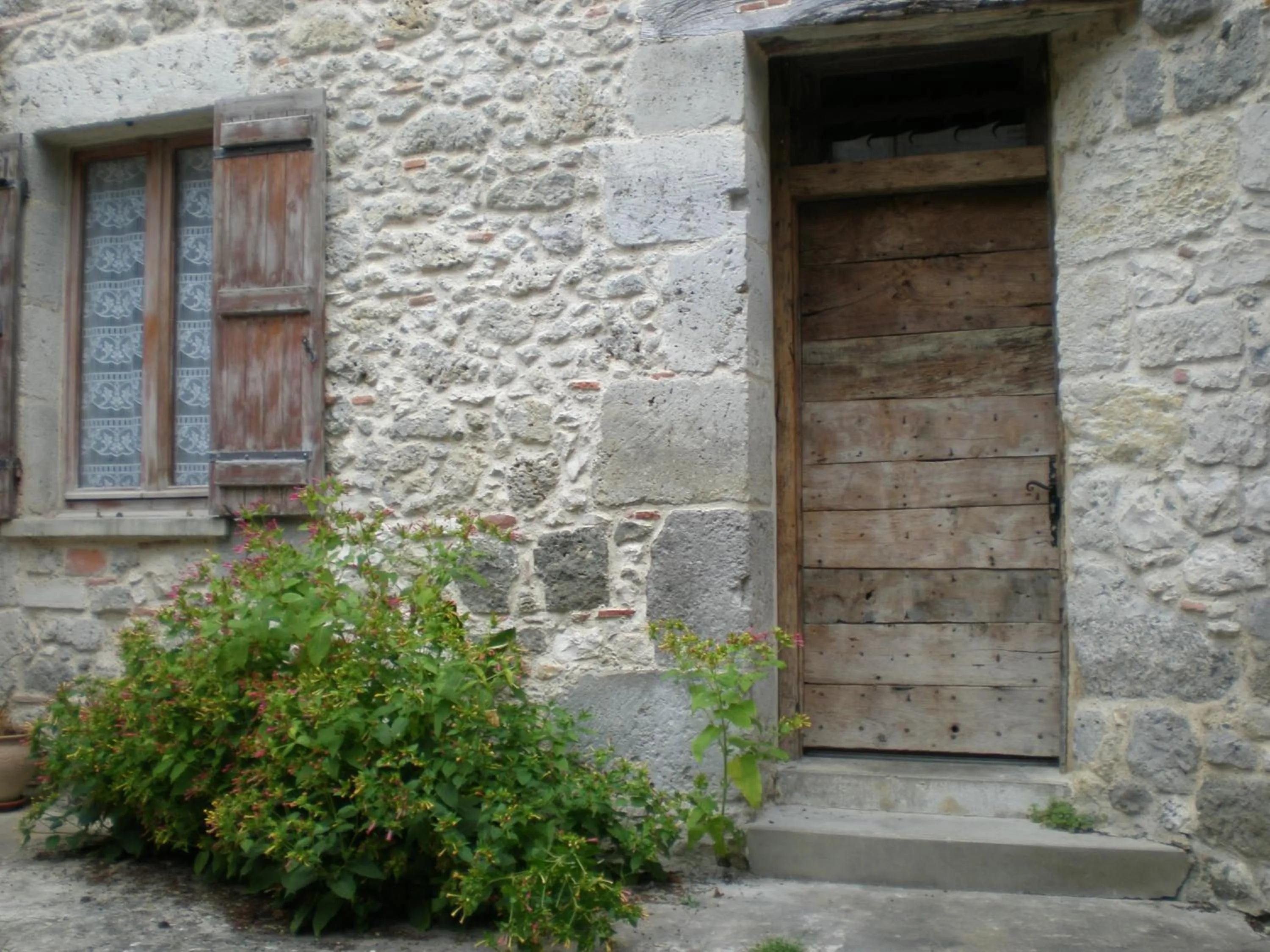 Decorative detail in Chambre d'Hôtes La Tour de Brazalem