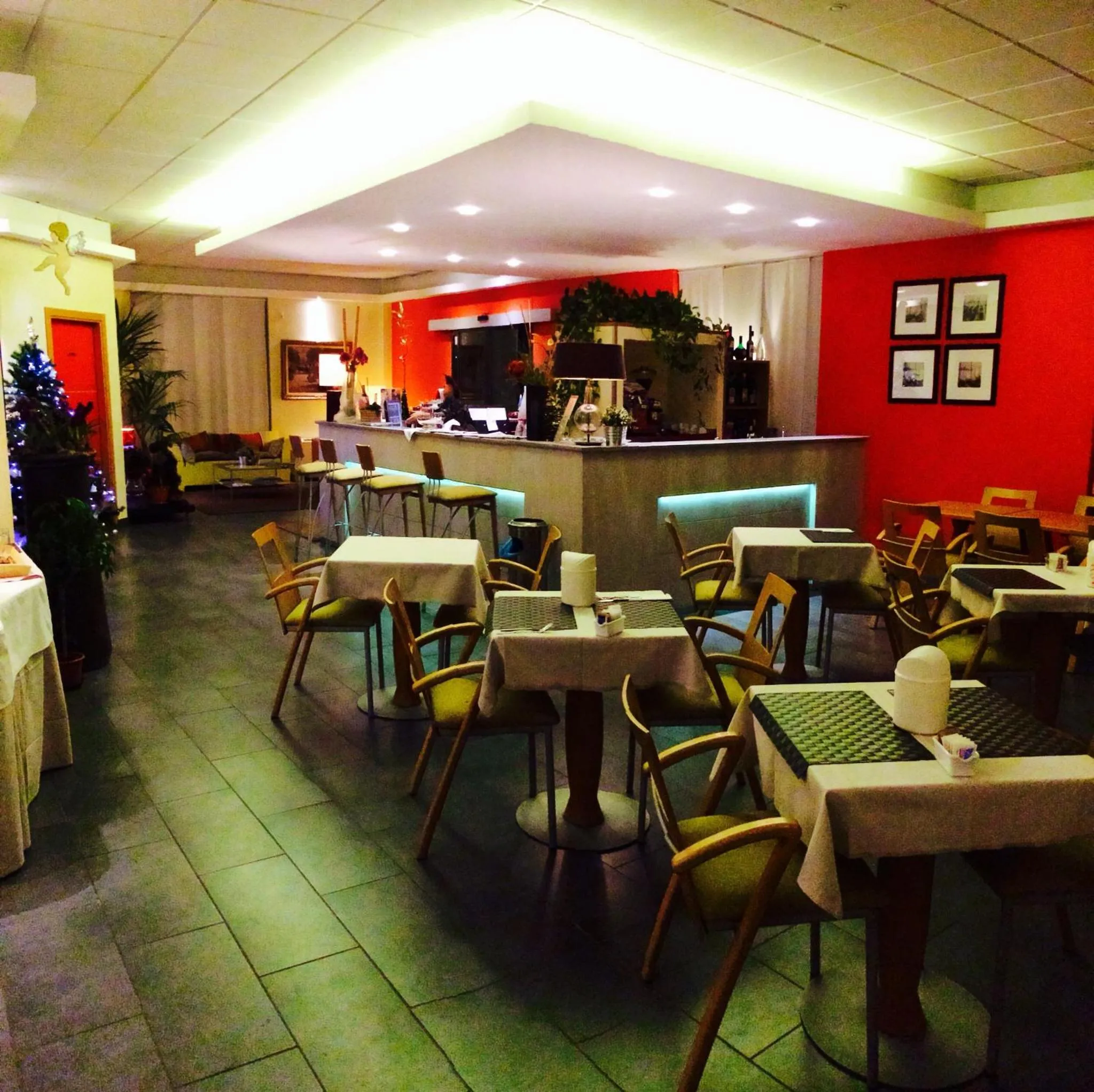 Restaurant/places to eat in Hotel Regio