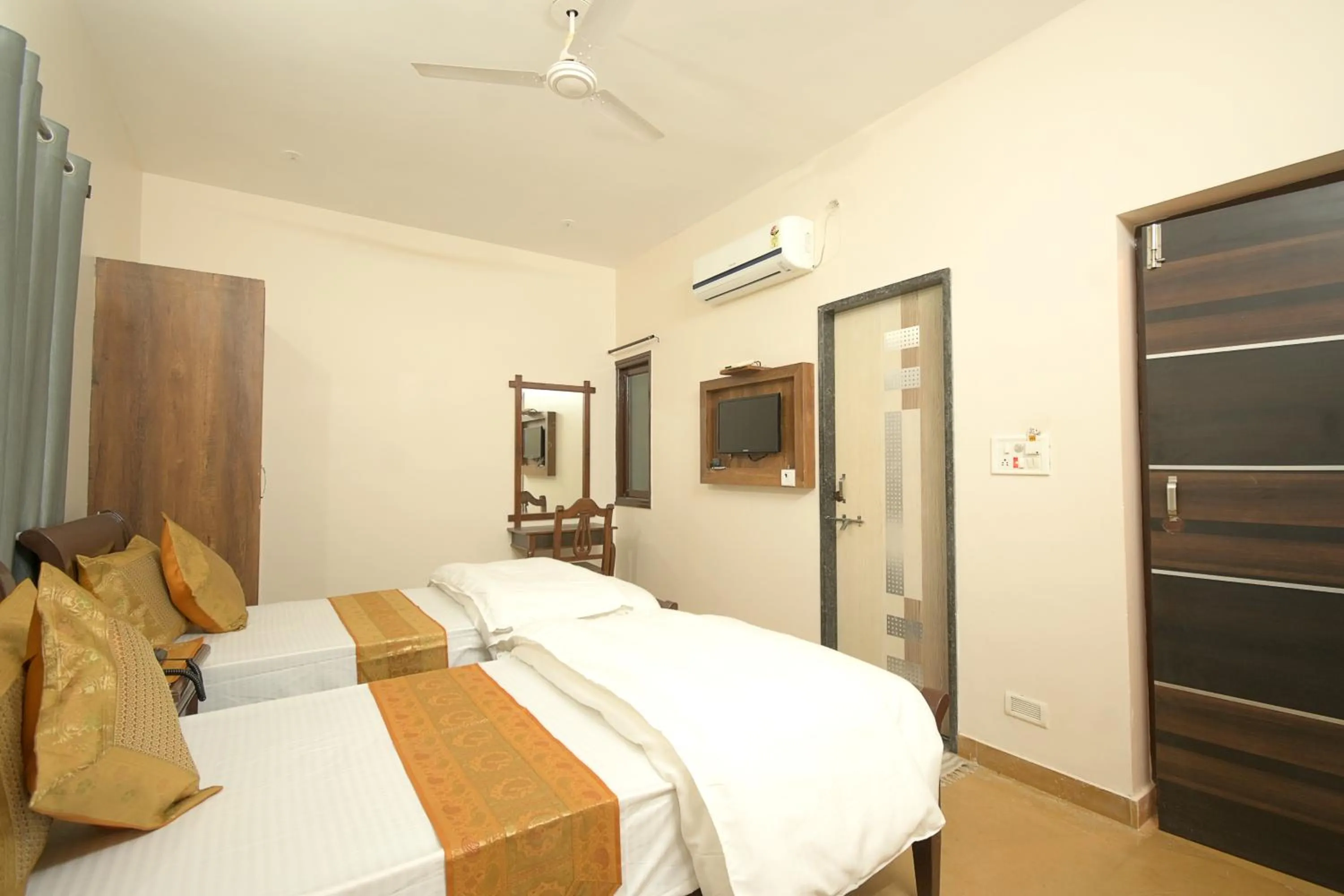 Bed in Hotel Sanjay Villas