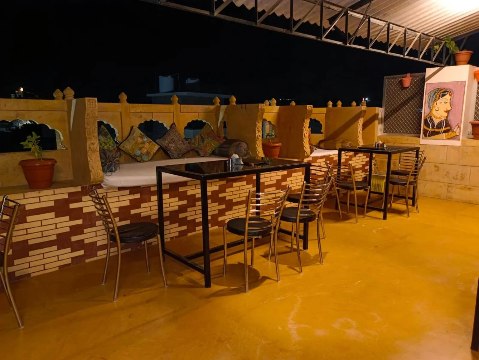 Restaurant/places to eat in Hotel Sanjay Villas