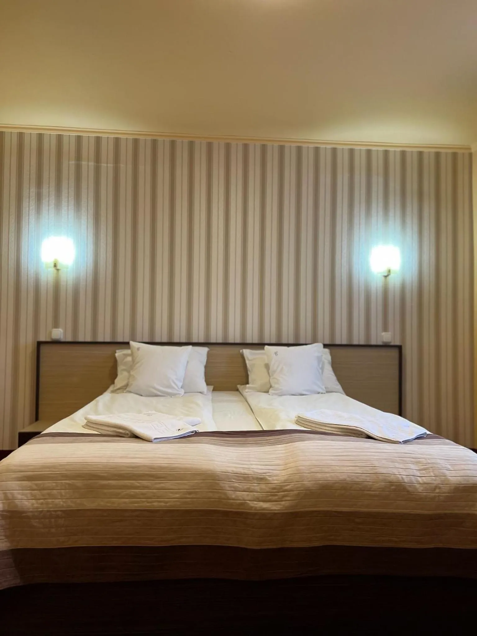 Photo of the whole room, Bed in Vila Carlos