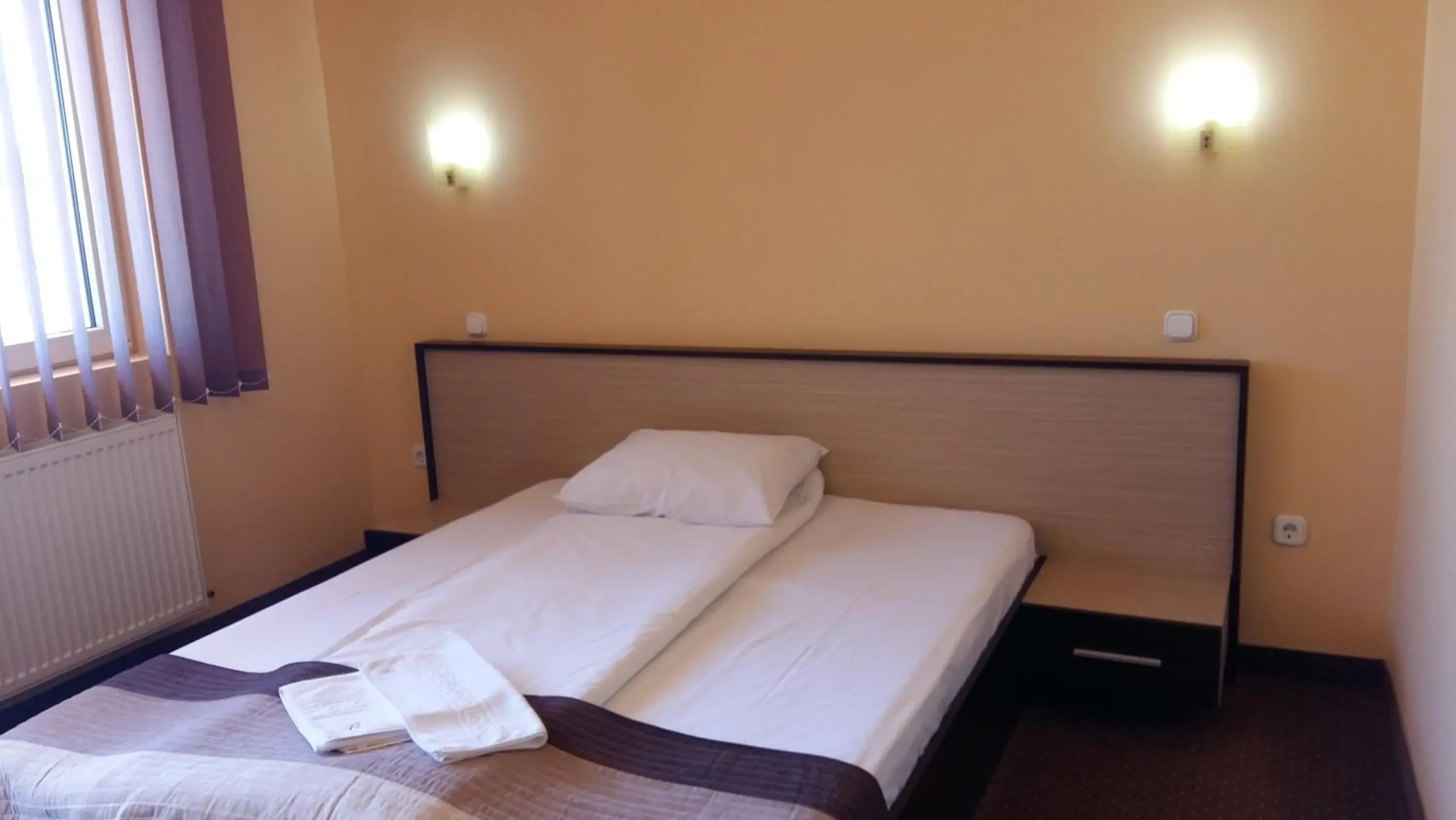 Double Room in Vila Carlos Double Room in Vila Carlos