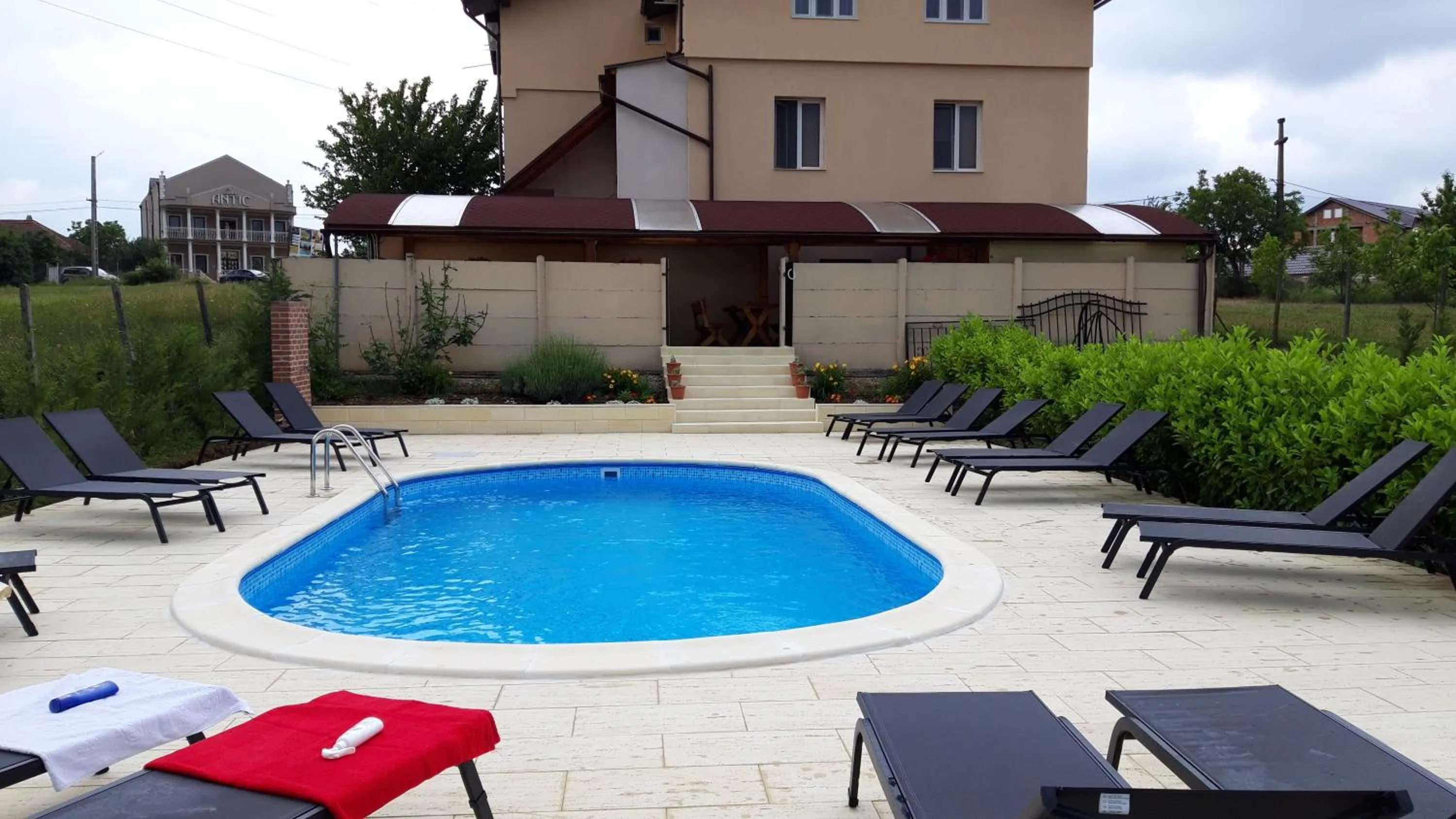 Swimming pool in Vila Carlos