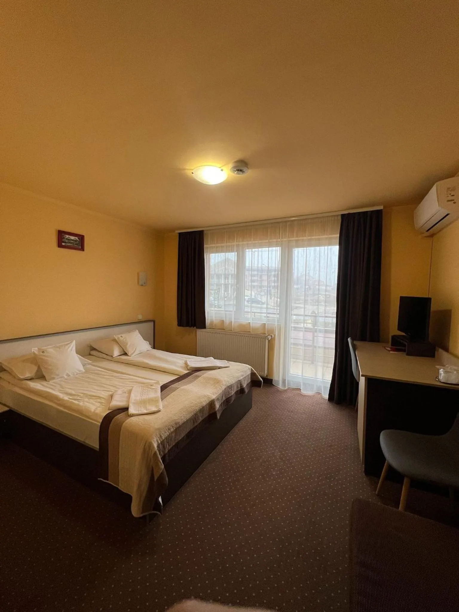 Photo of the whole room, Bed in Vila Carlos