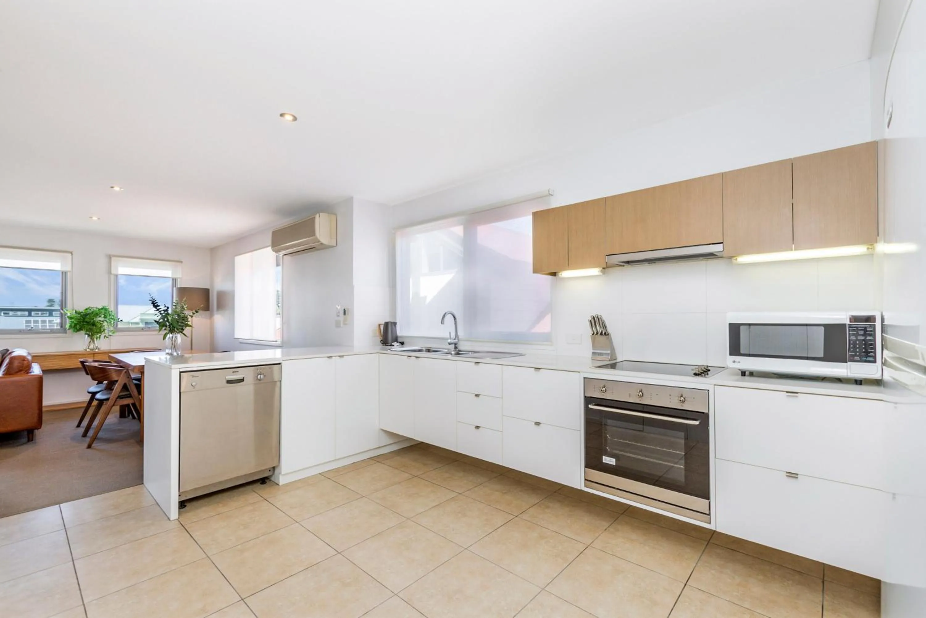 Kitchen or kitchenette in The Victoria Apartments