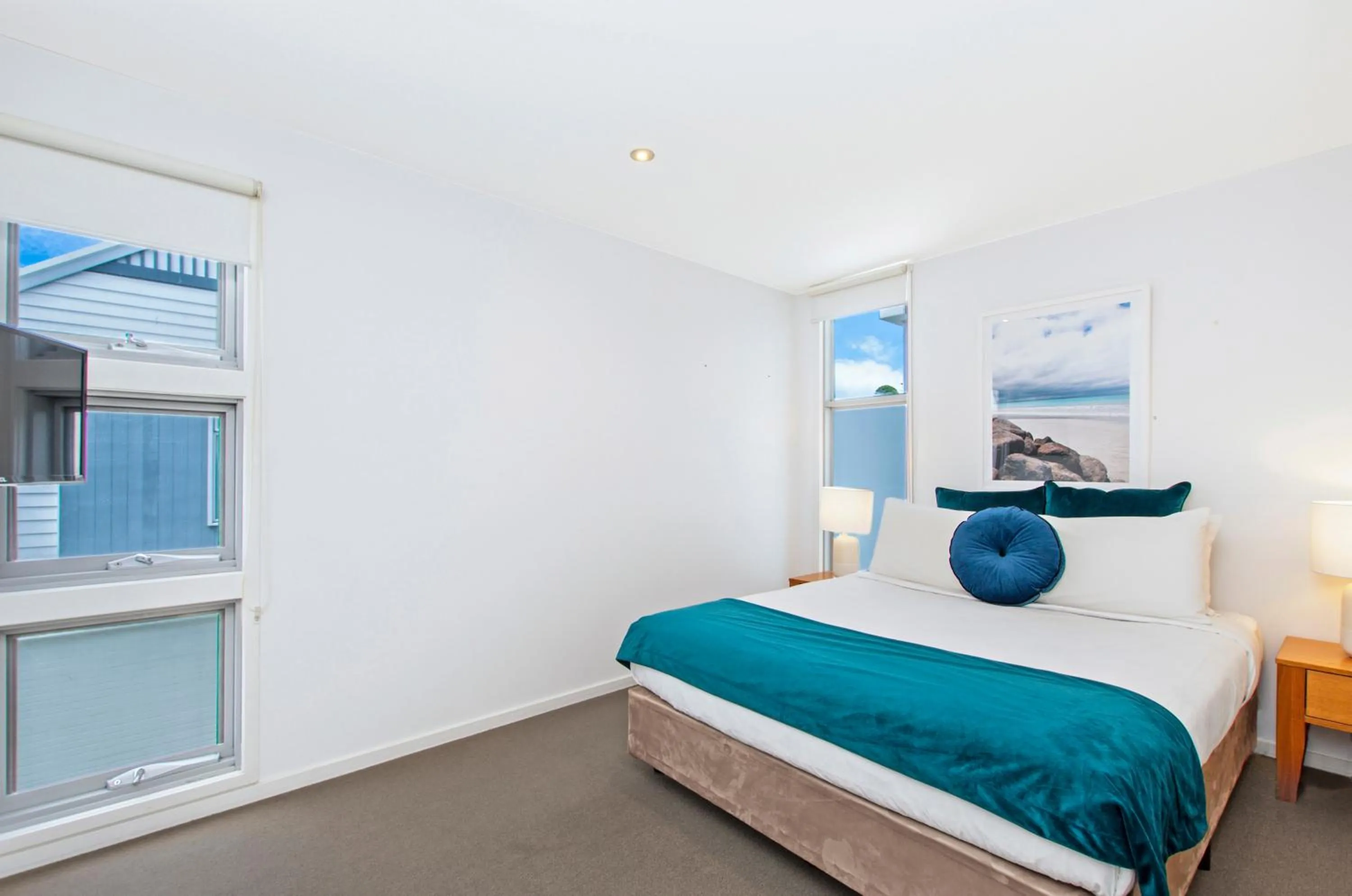 Bedroom, Bed in The Victoria Apartments