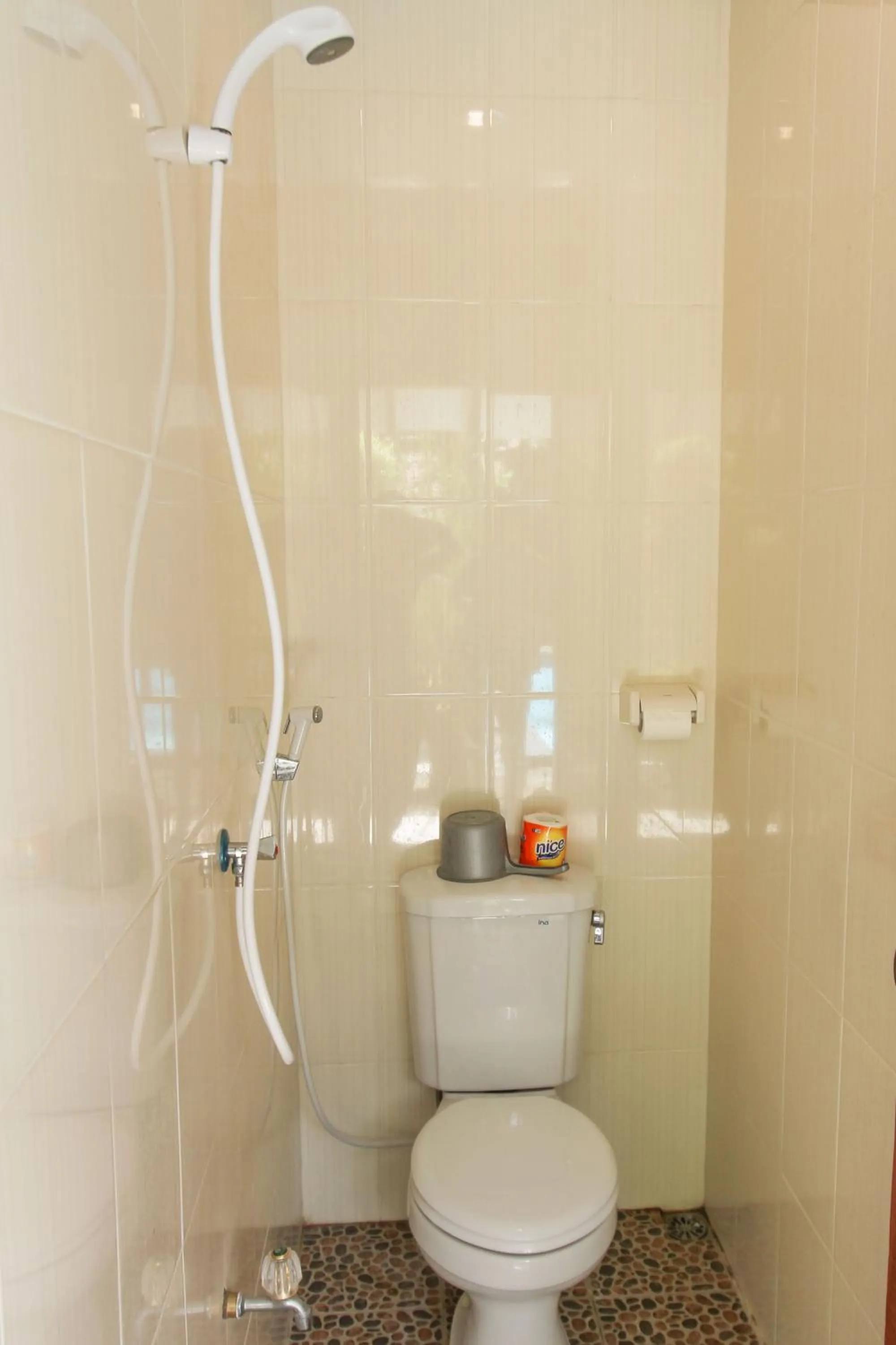 Shower in Delta Homestay