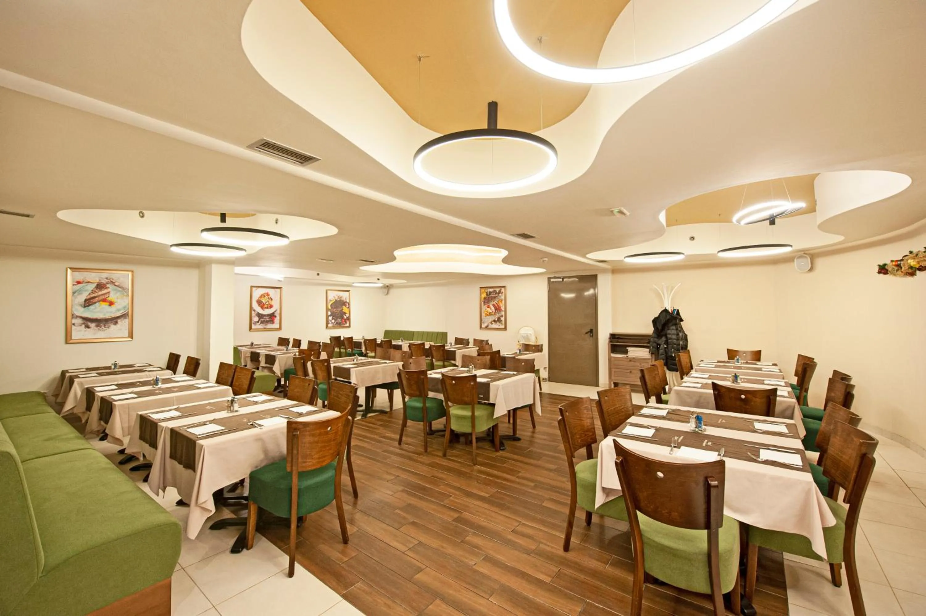Restaurant/places to eat in Hotel Kraljevi Čardaci