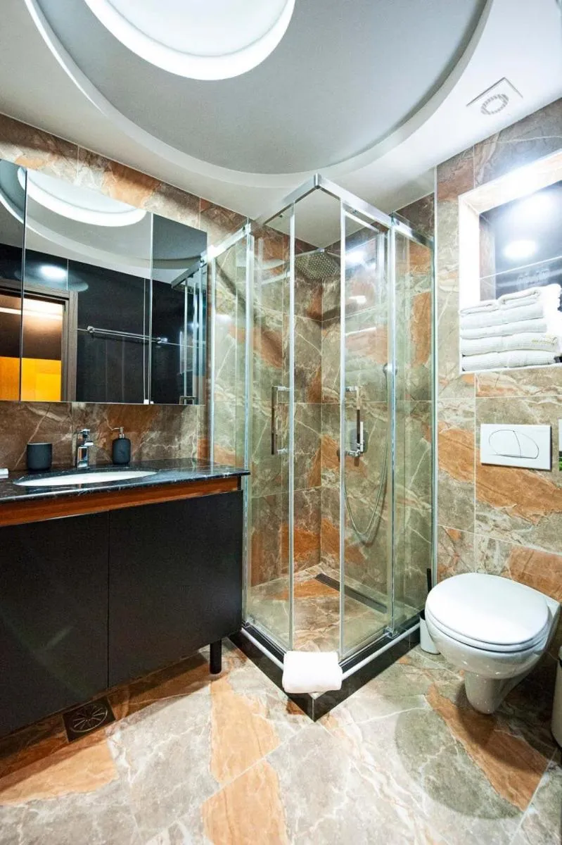 Shower in Hotel Kraljevi Čardaci