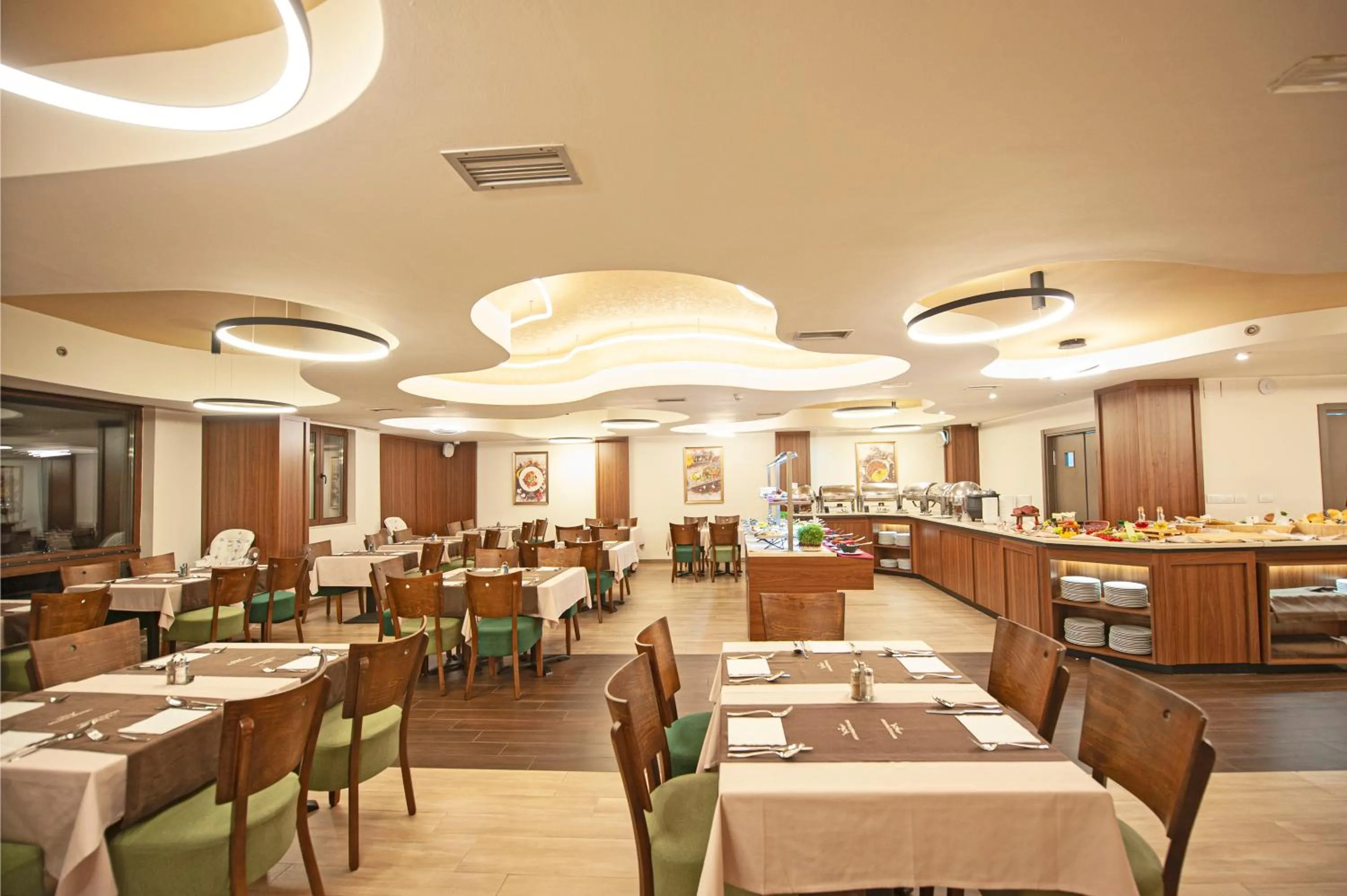 Restaurant/places to eat in Hotel Kraljevi Čardaci