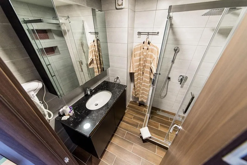 Shower in Hotel Kraljevi Čardaci