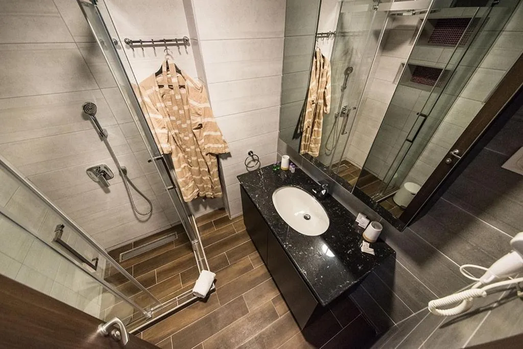 Shower in Hotel Kraljevi Čardaci