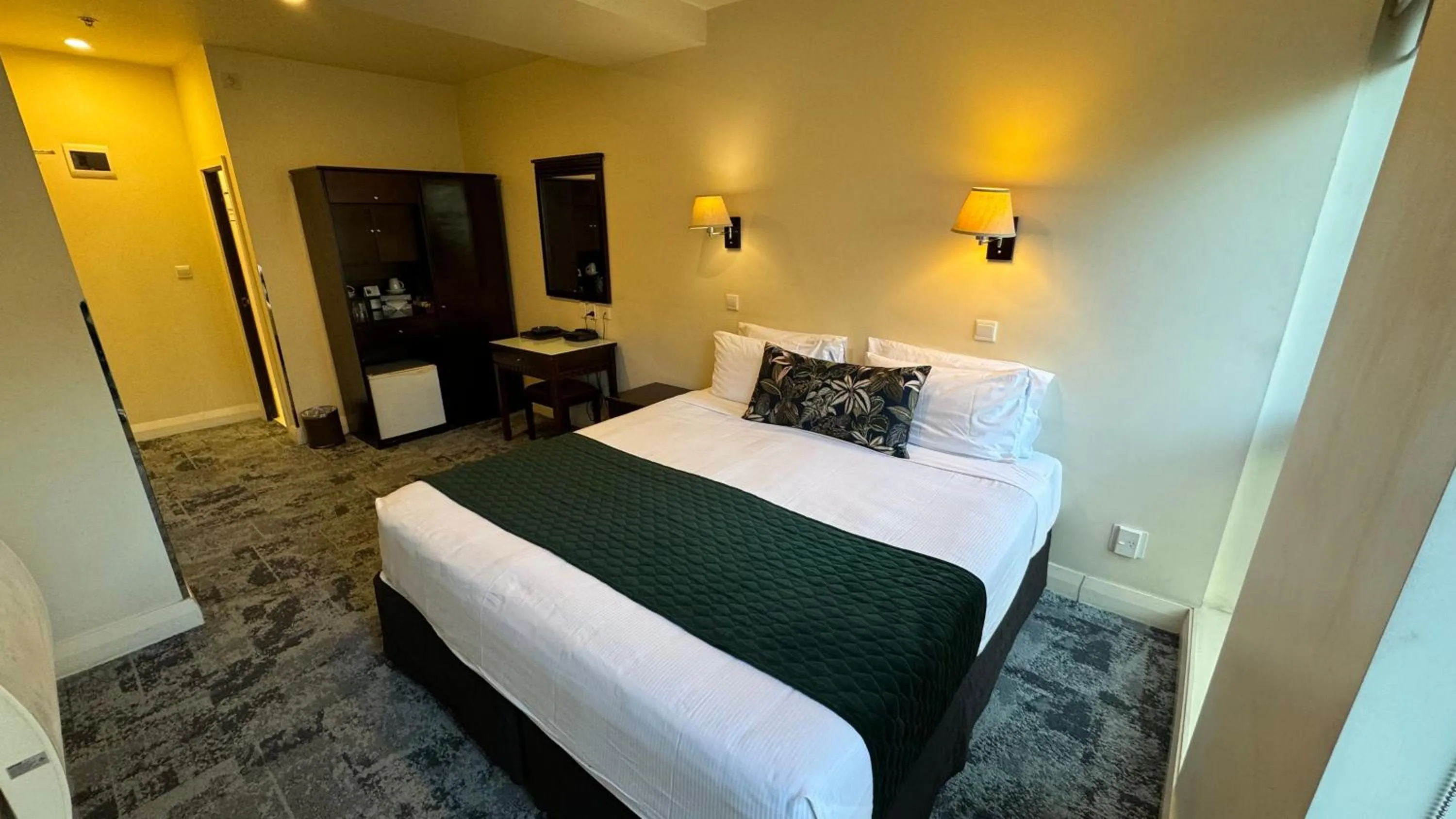 Bedroom, Bed in Trinity Hotel