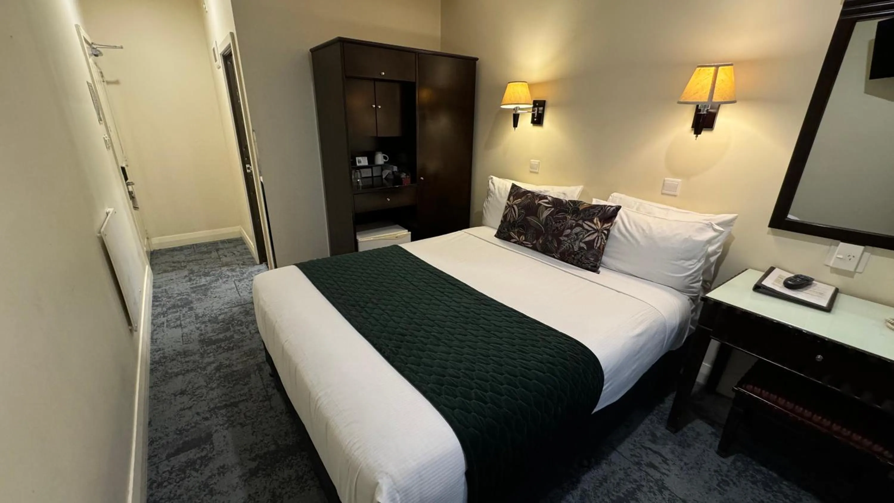 Bedroom, Bed in Trinity Hotel