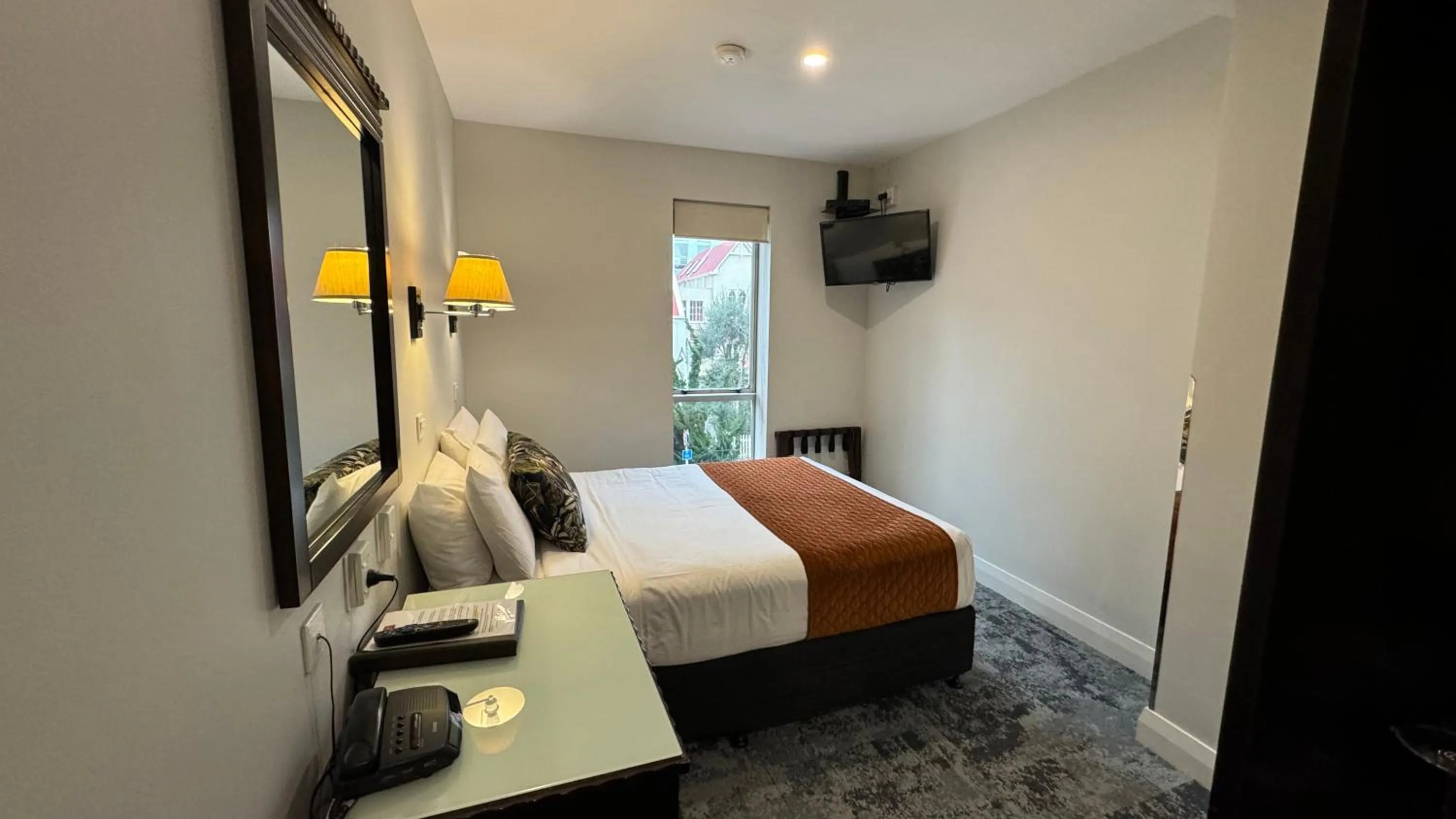 Bedroom, Bed in Trinity Hotel