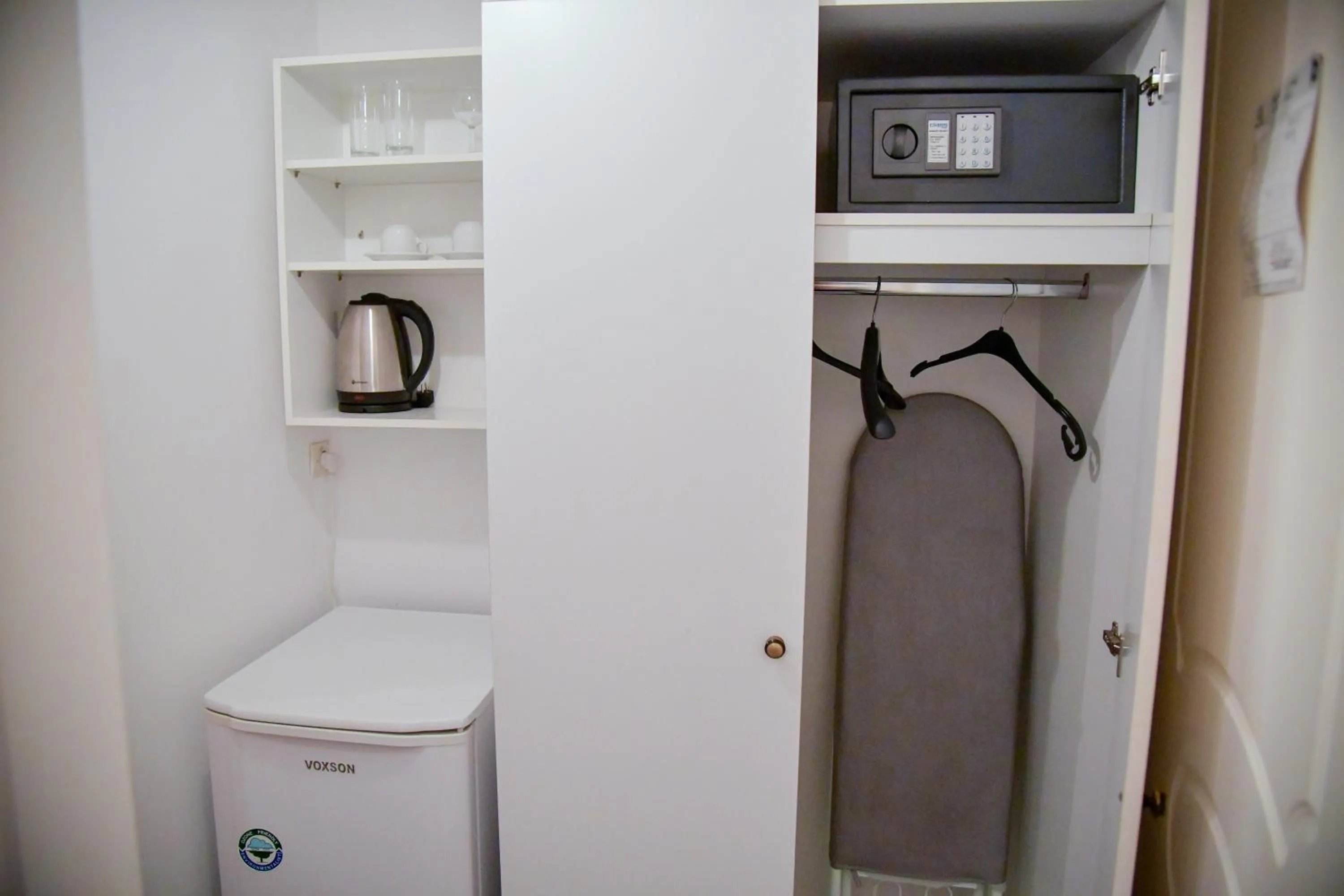 Coffee/tea facilities in Blue Star 2