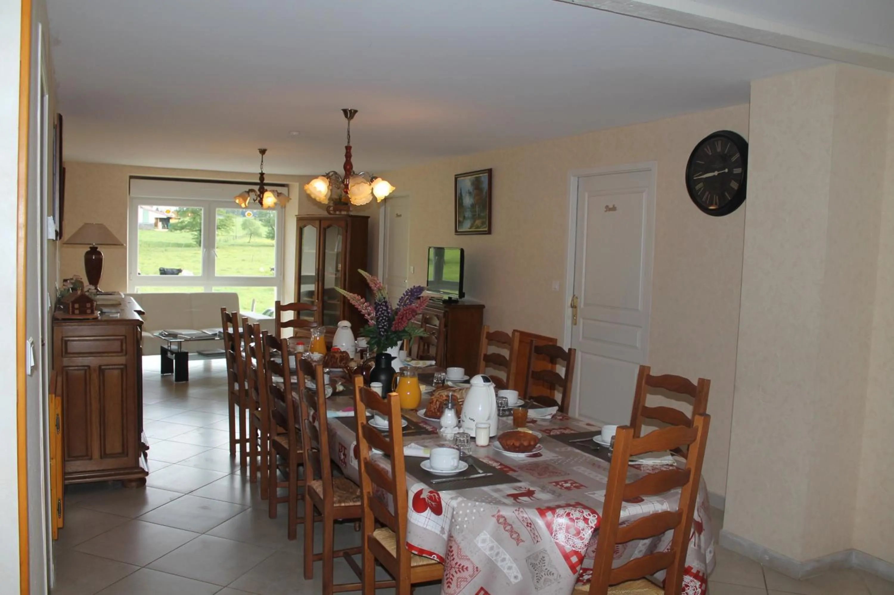 Dining area in Chambres d'hôtes La Trottelée