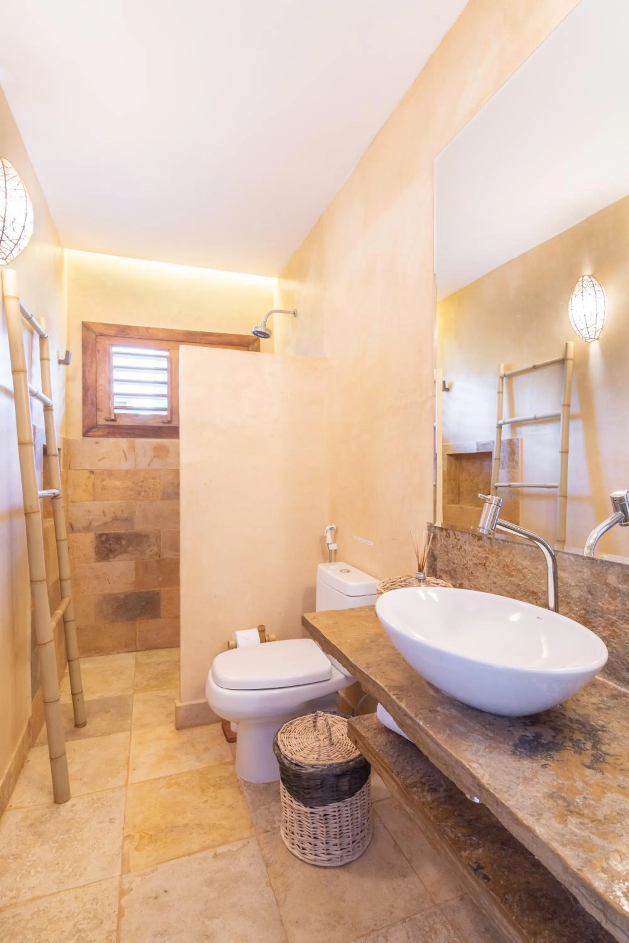 Shower in CasaLô Hotel