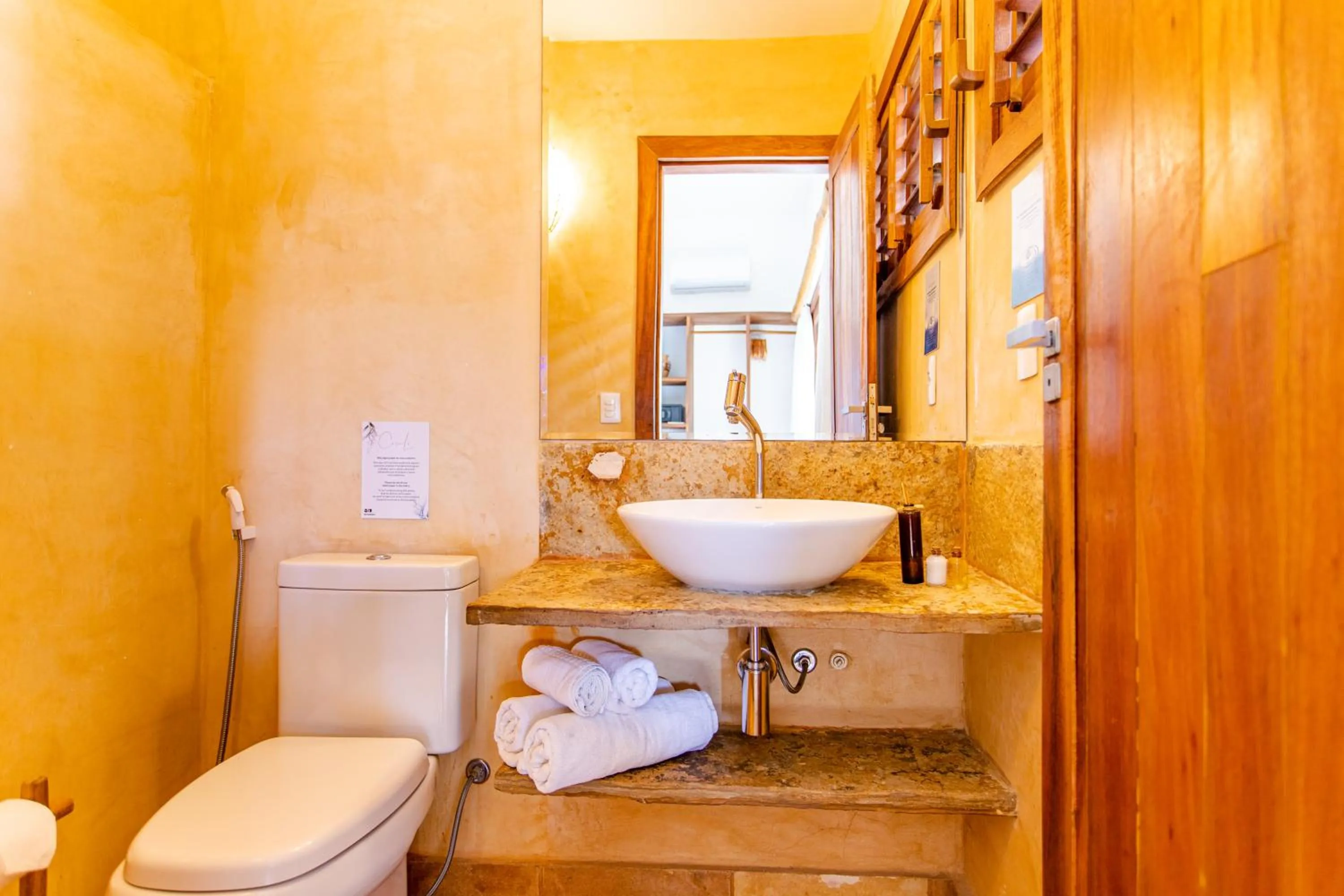 Toilet in CasaLô Hotel