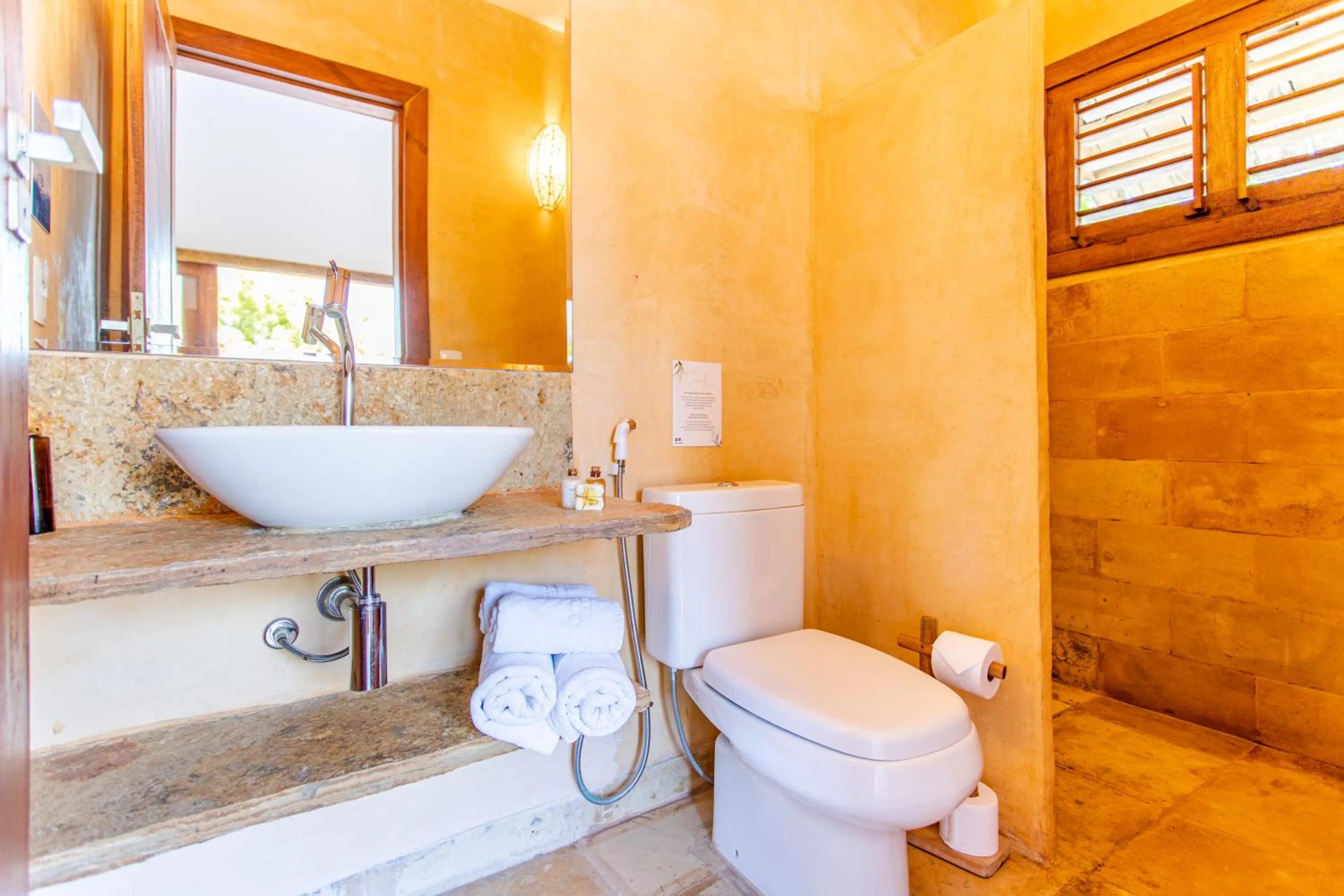 Shower in CasaLô Hotel