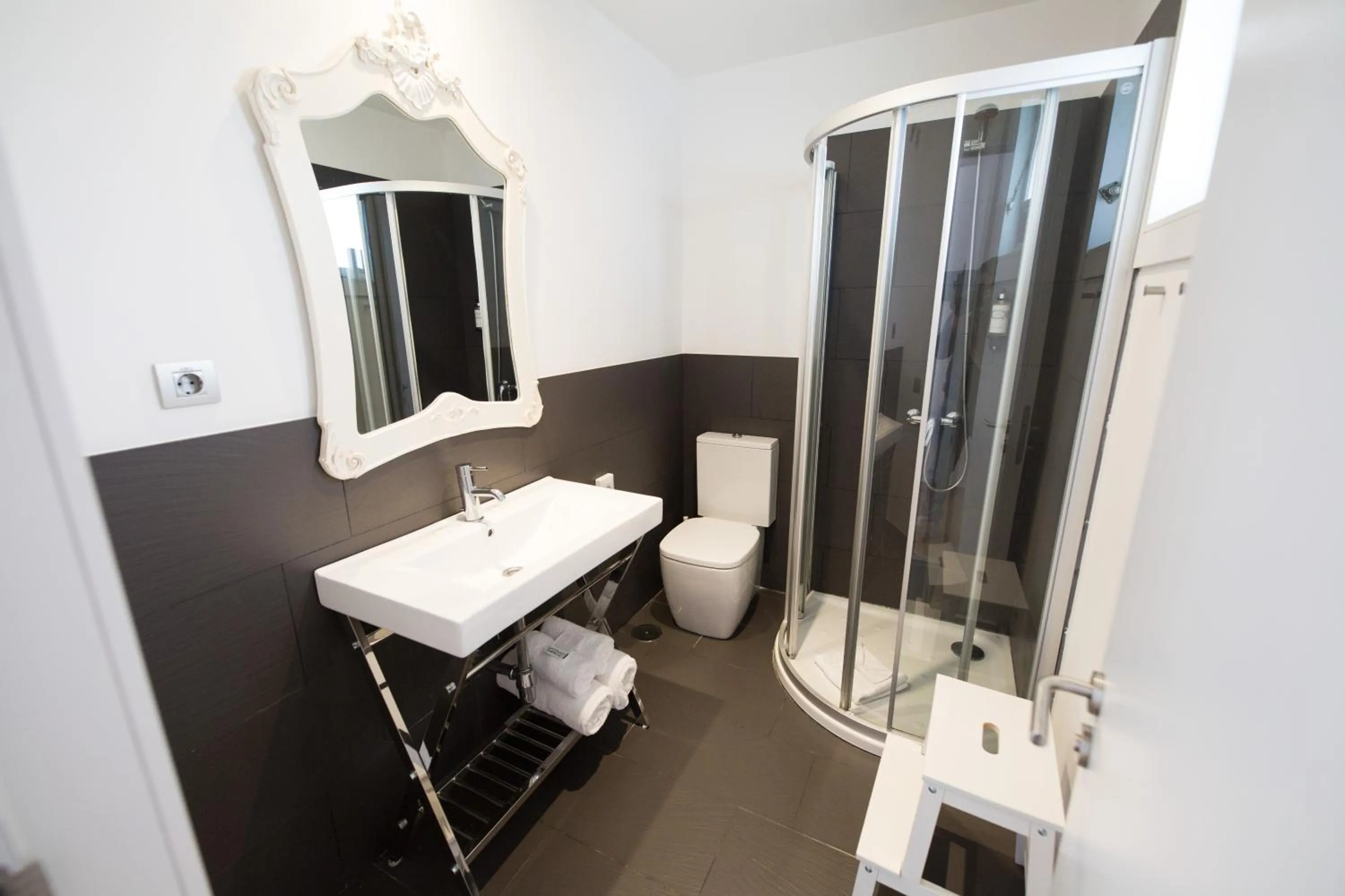 Shower in Bed and Chic