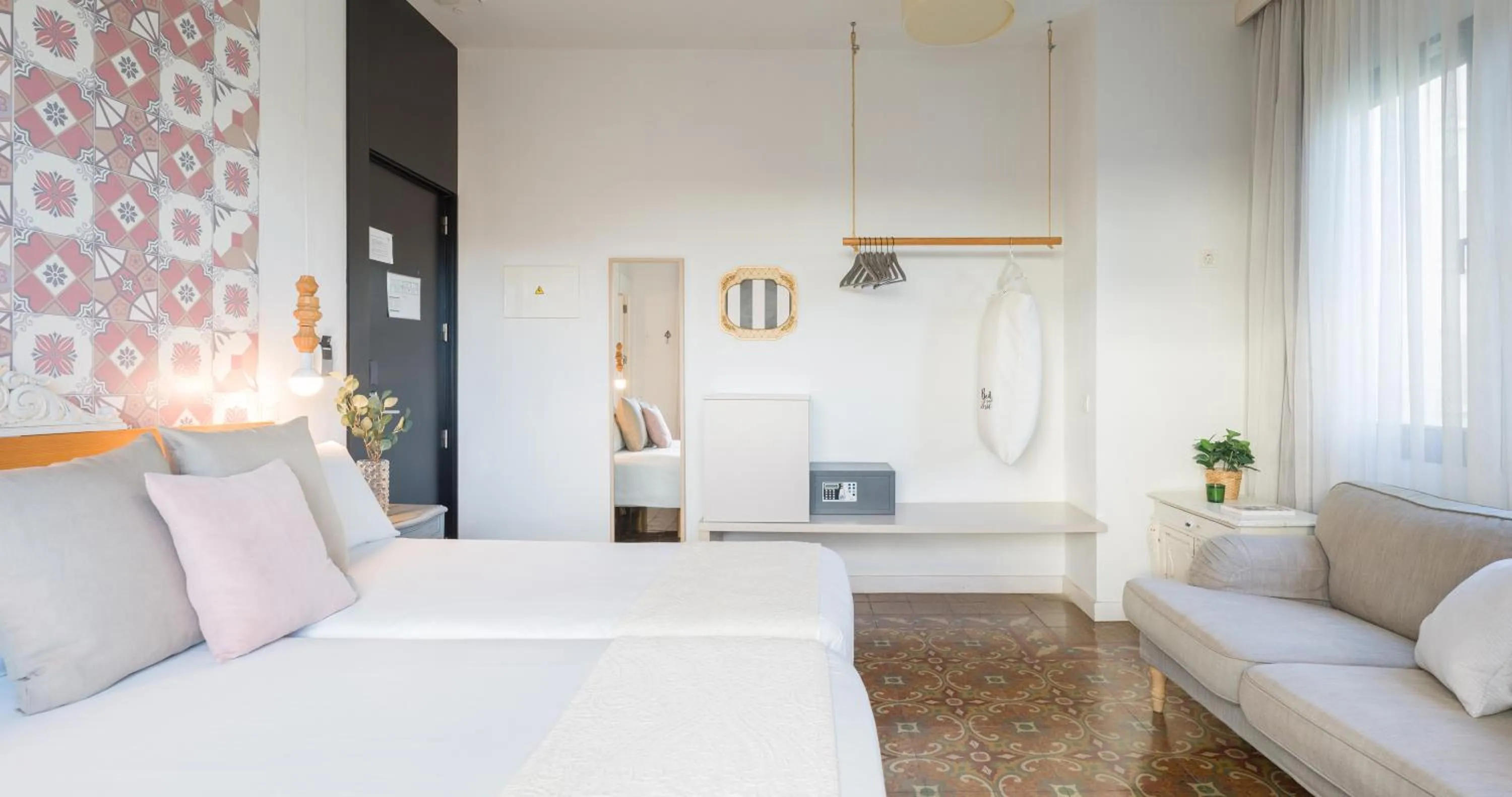 Bedroom, Bed in Bed and Chic