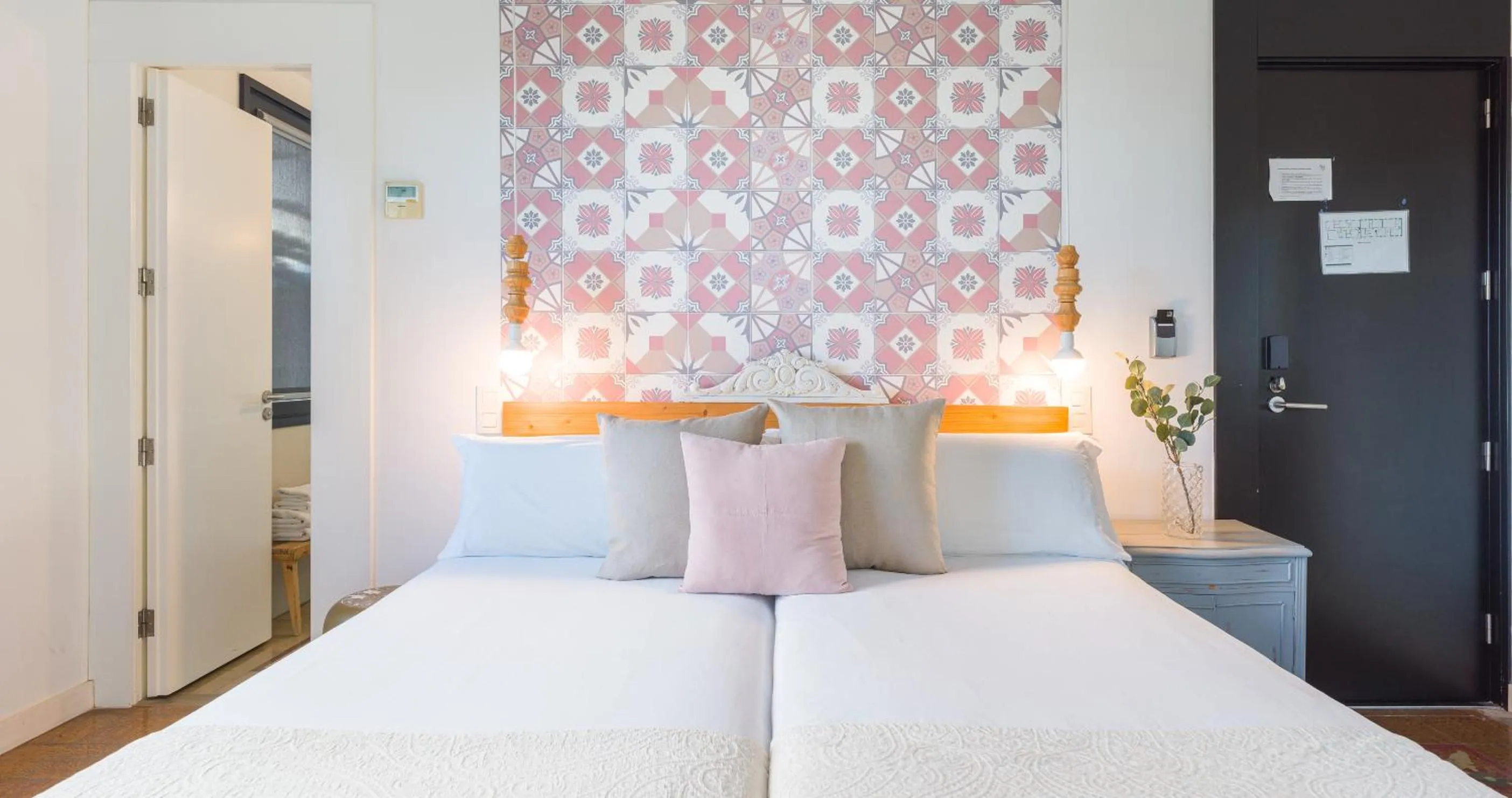 Bedroom, Bed in Bed and Chic