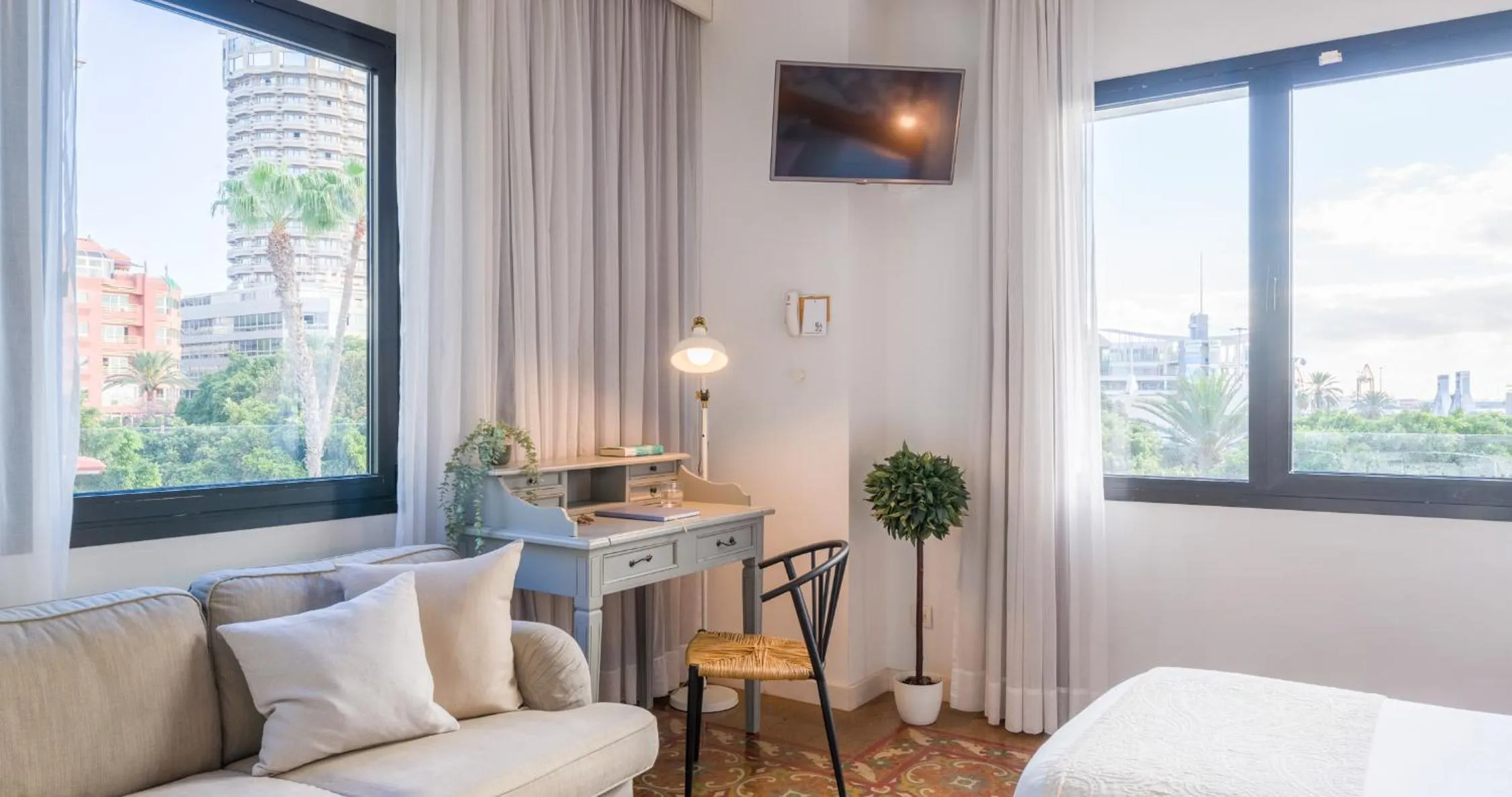 TV and multimedia in Bed and Chic