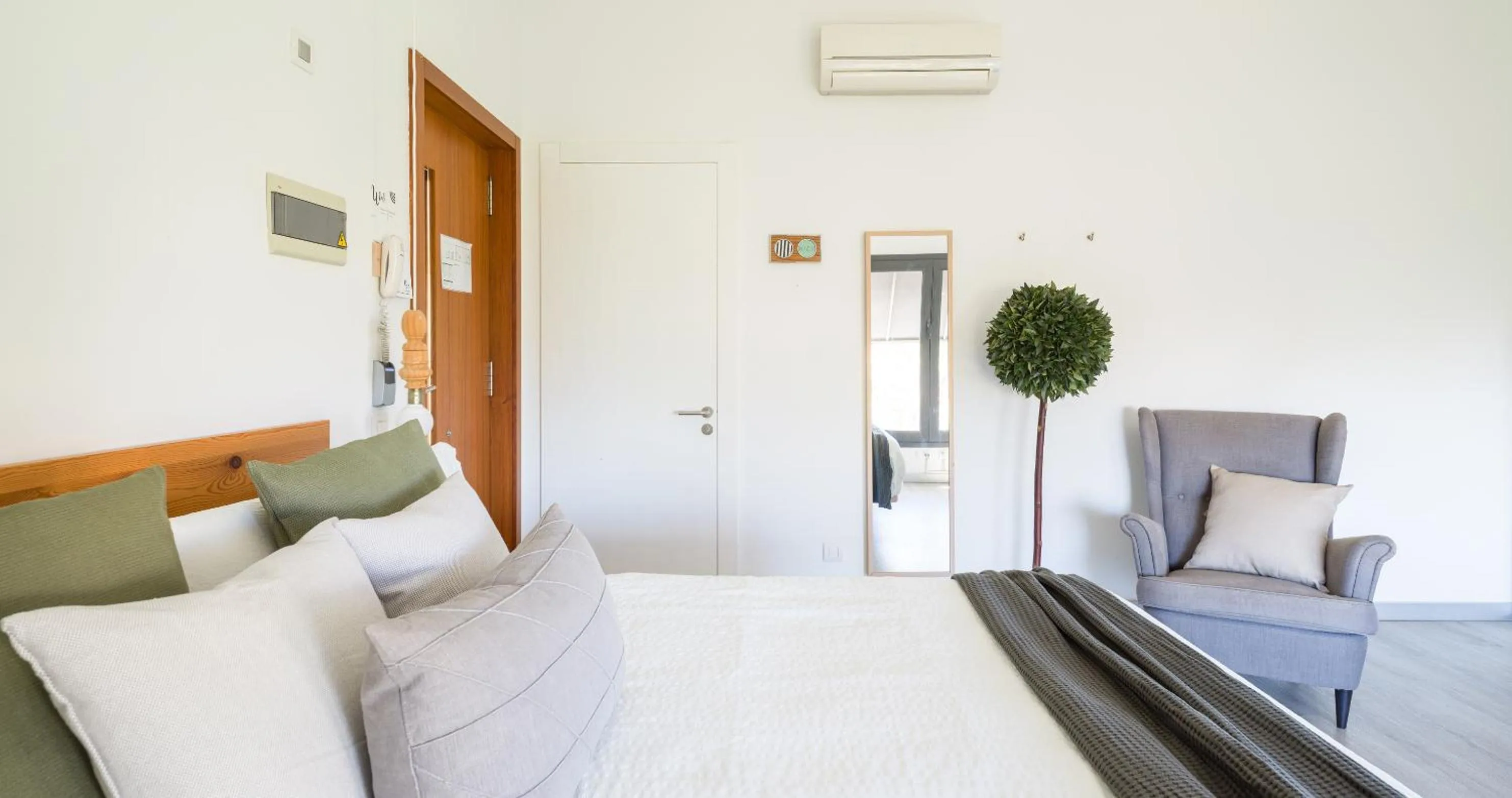 Bedroom, Bed in Bed and Chic