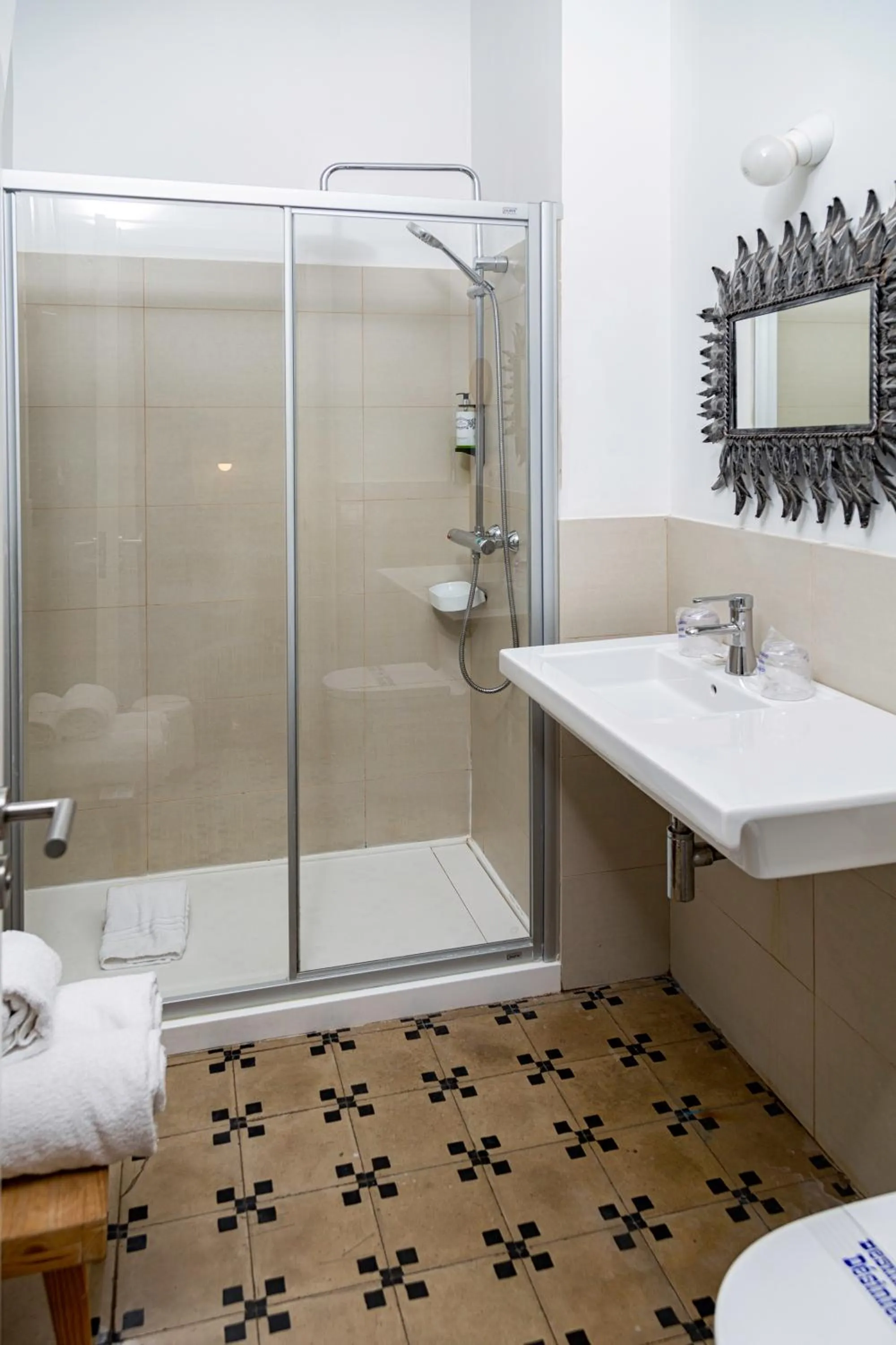 Shower in Bed and Chic