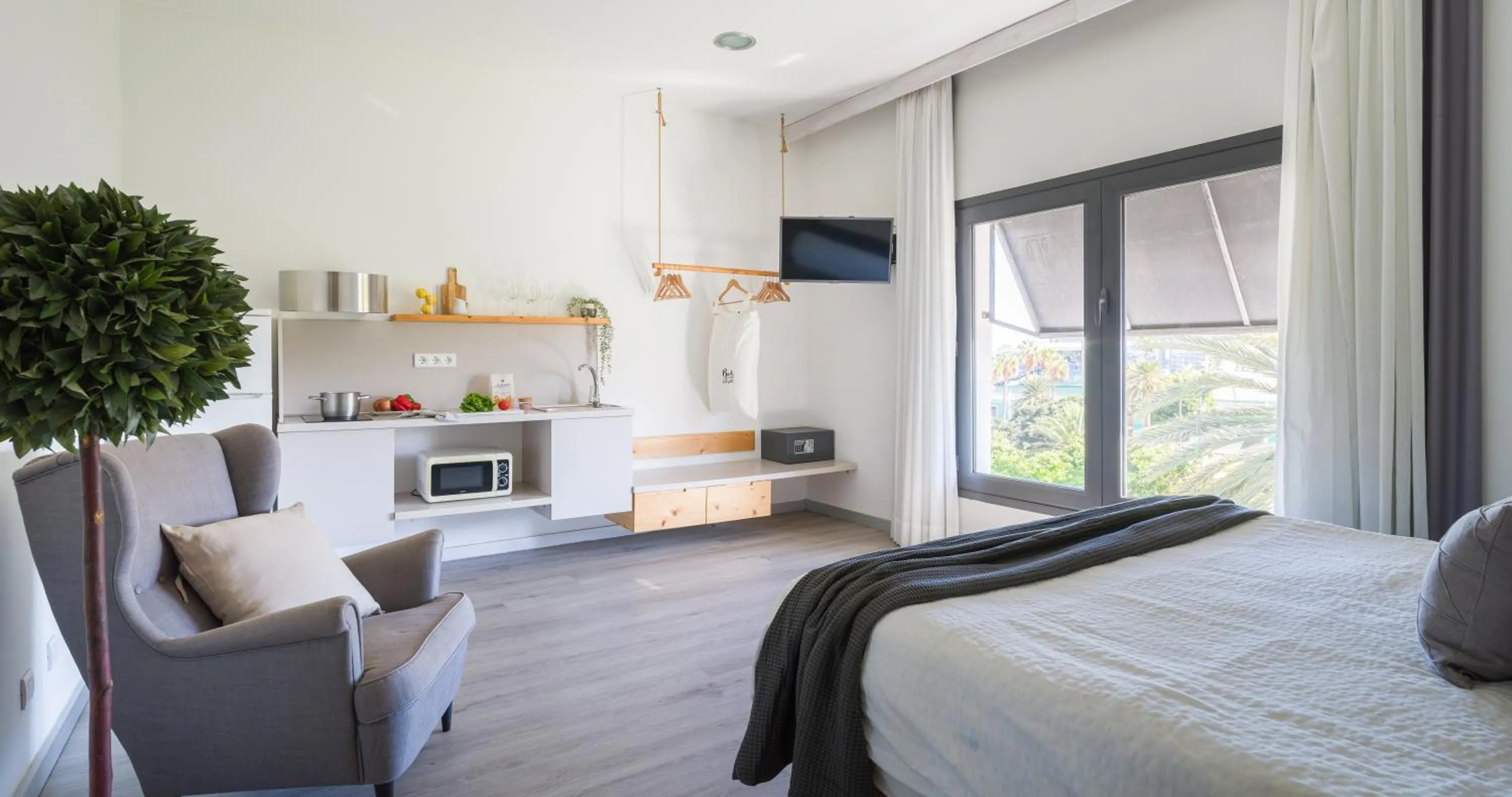 View (from property/room), Bed in Bed and Chic