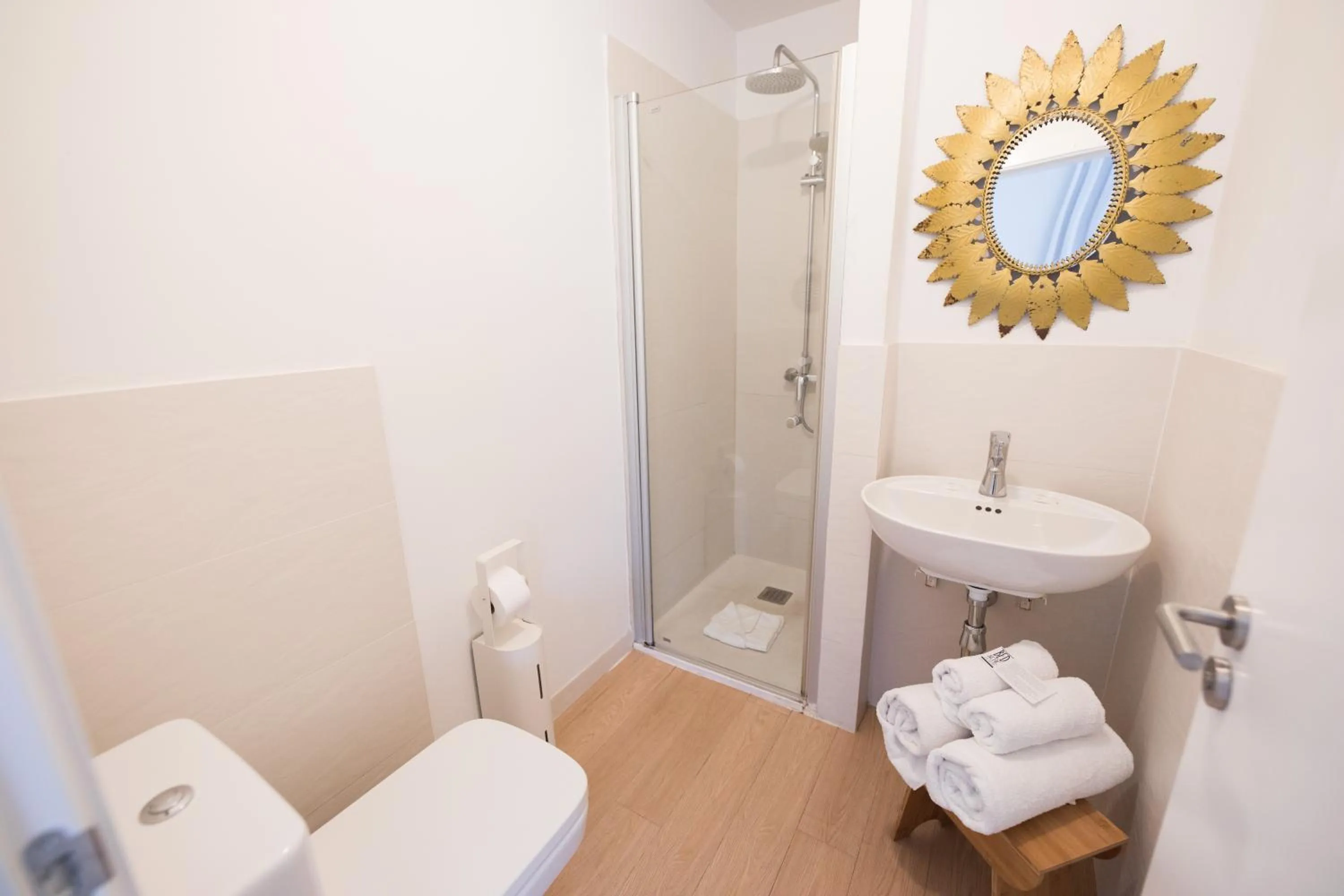 Shower in Bed and Chic