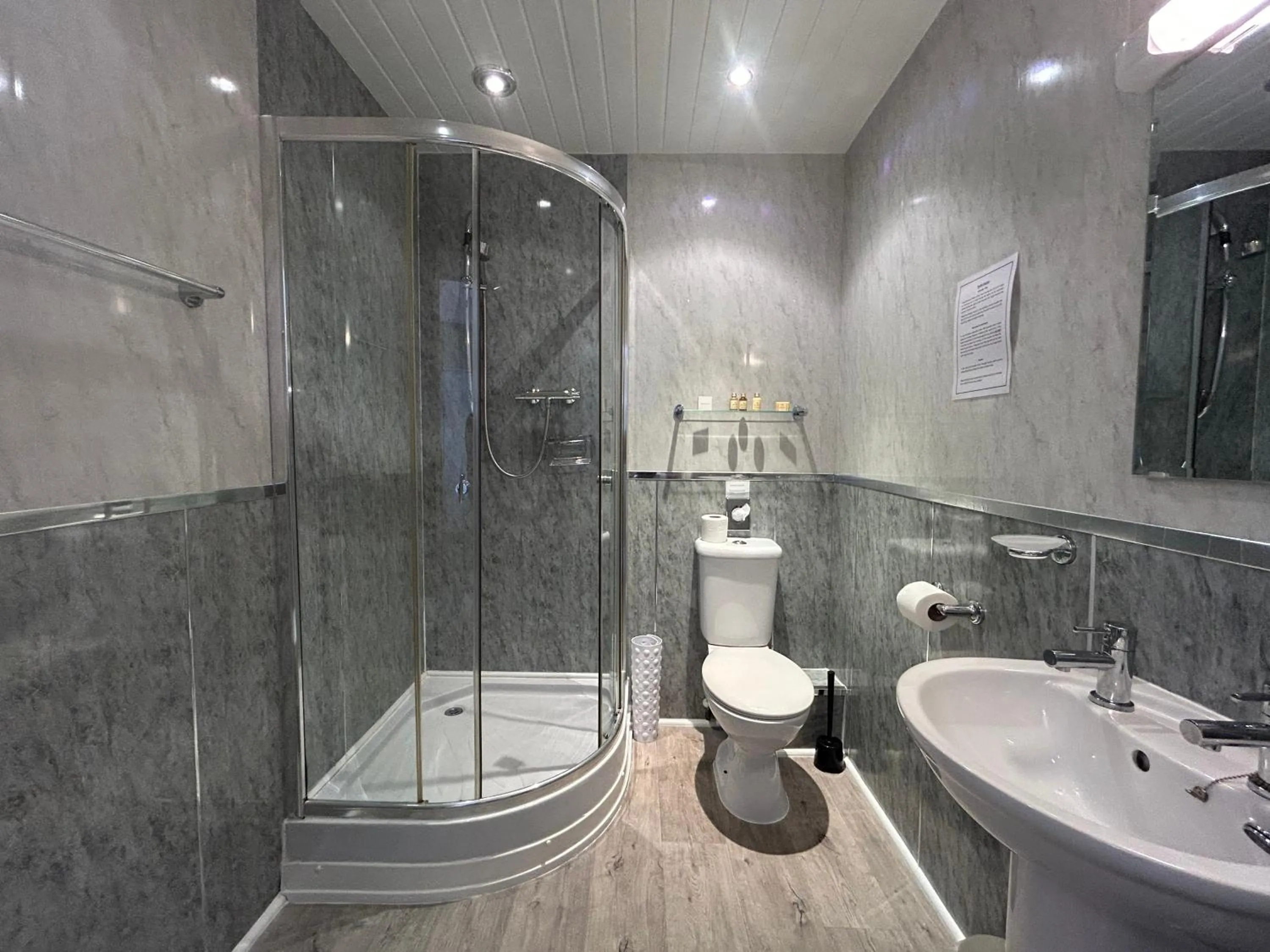 Bathroom in Lansdowne House with Private Car Park